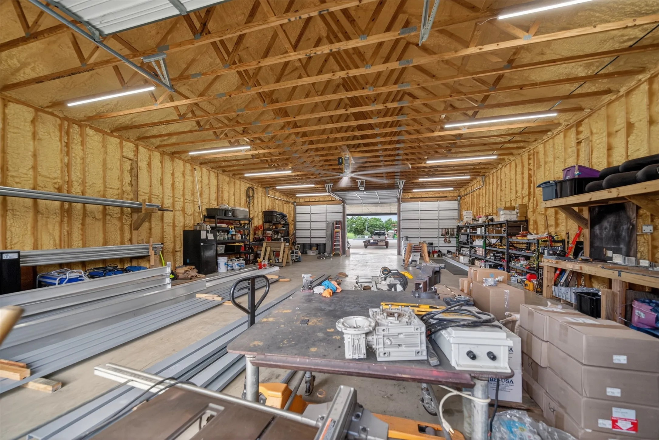 Single Family Residence For Sale in Smith County , 10255 County Road 137, Flint, Texas 75762, 3 Bedrooms, 4 Bathrooms, 2 Garage spaces, 2,880 Sqft, built in 2019, Price $1,790,000, mls#21344683, Real Estate Agent in Flint, Homes For Sale in Smith county, Homes For Sale in Flint, Realtor in Flint Texas, Real Estate Brokerage Independent Realty Texas, Luminita Cordes Realtor