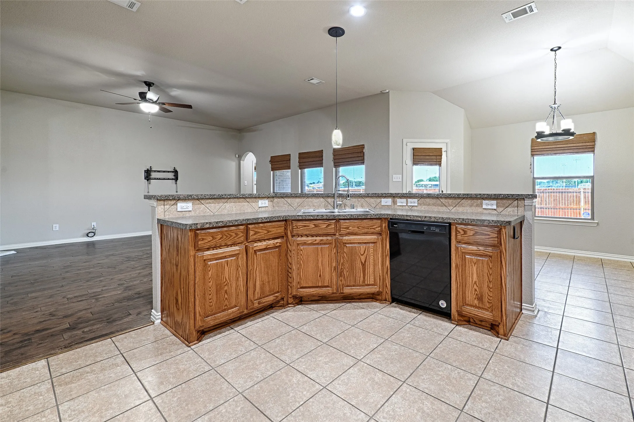 Single Family Residence For Rent in Kaufman County , 122 Chinaberry Trail, Forney, Texas 75126, 4 Bedroom, 2 Bathroom, 2 Garage spaces, 1,970 Sqft, built in 2010, mls#21343378, Real Estate Agent in Forney, Homes For Rent in Kaufman county, Homes For Rent in Forney, Realtor in Forney Texas, Real Estate Brokerage Independent Realty Texas, Luminita Cordes Realtor