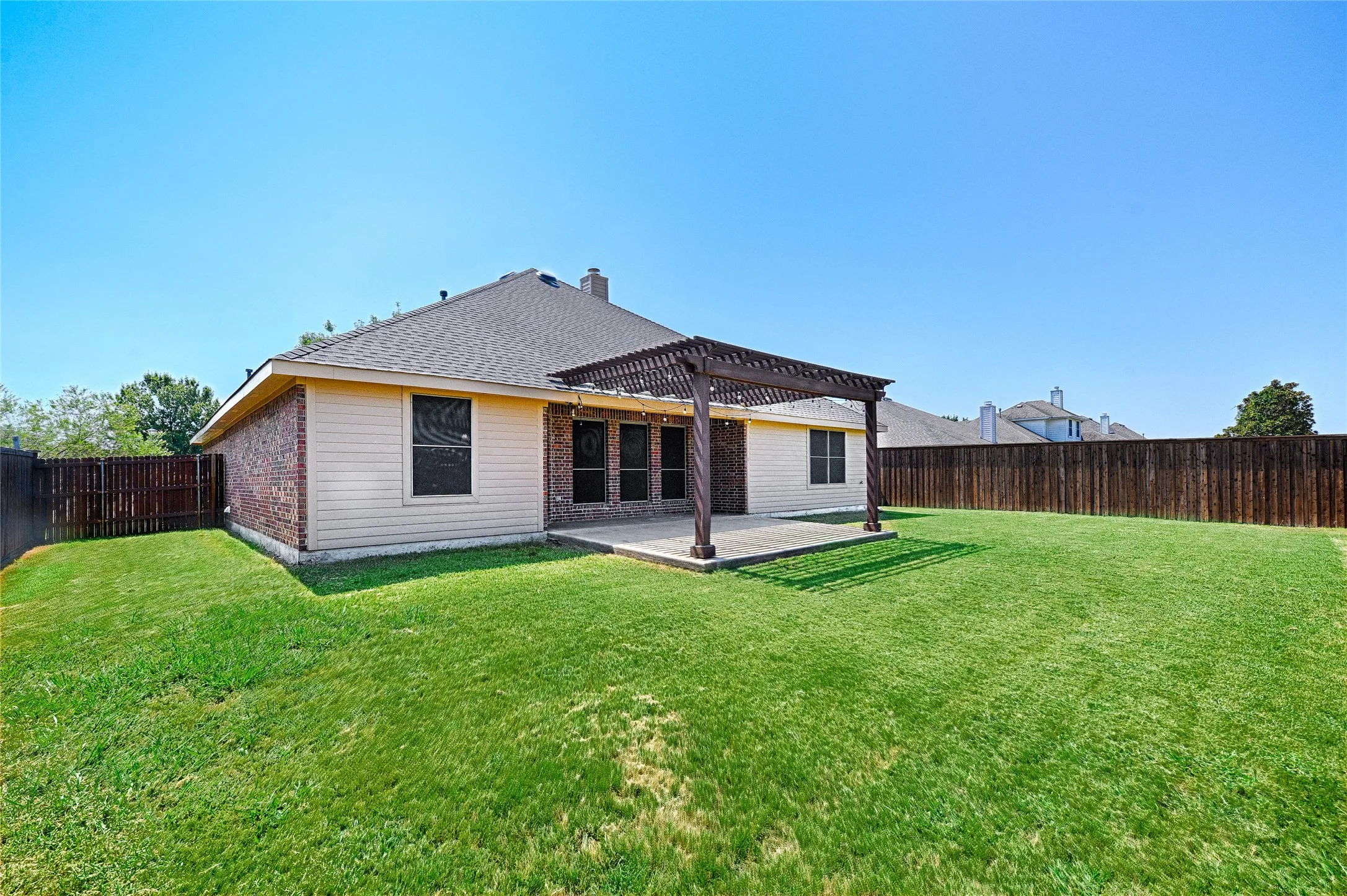 Single Family Residence For Rent in Kaufman County , 122 Chinaberry Trail, Forney, Texas 75126, 4 Bedroom, 2 Bathroom, 2 Garage spaces, 1,970 Sqft, built in 2010, mls#21343378, Real Estate Agent in Forney, Homes For Rent in Kaufman county, Homes For Rent in Forney, Realtor in Forney Texas, Real Estate Brokerage Independent Realty Texas, Luminita Cordes Realtor