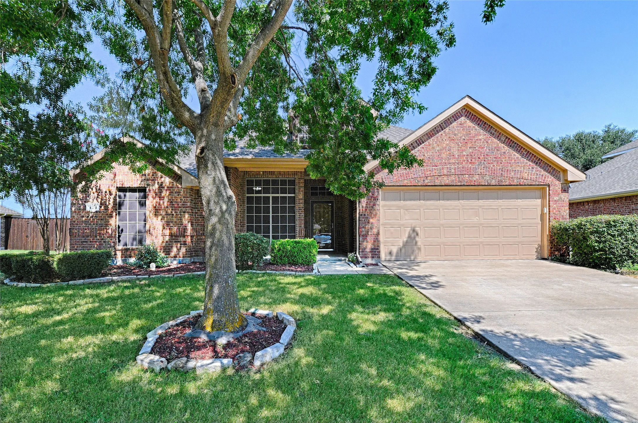 Single Family Residence For Rent in Kaufman County , 122 Chinaberry Trail, Forney, Texas 75126, 4 Bedroom, 2 Bathroom, 2 Garage spaces, 1,970 Sqft, built in 2010, mls#21343378, Real Estate Agent in Forney, Homes For Rent in Kaufman county, Homes For Rent in Forney, Realtor in Forney Texas, Real Estate Brokerage Independent Realty Texas, Luminita Cordes Realtor