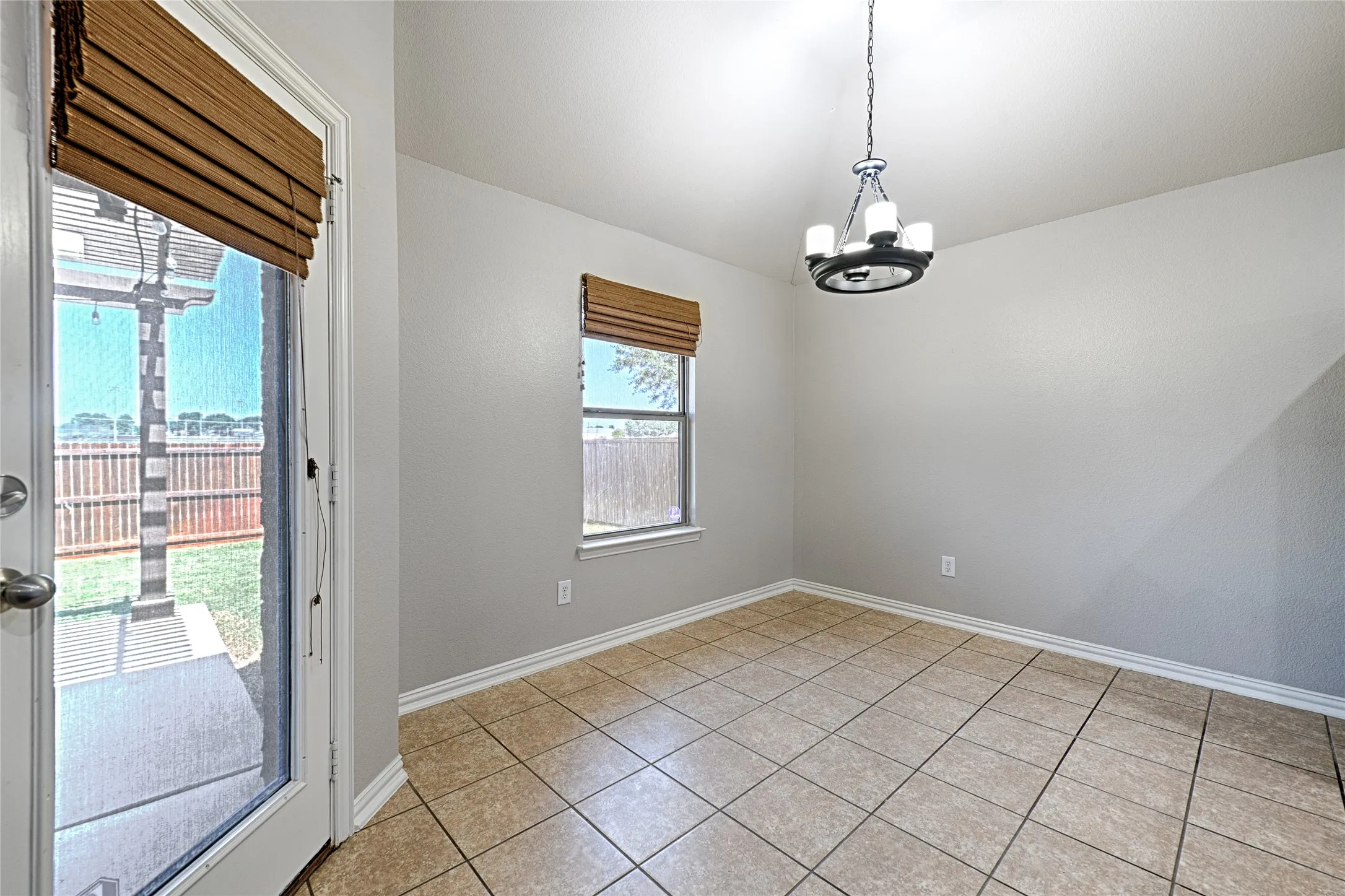 Single Family Residence For Rent in Kaufman County , 122 Chinaberry Trail, Forney, Texas 75126, 4 Bedroom, 2 Bathroom, 2 Garage spaces, 1,970 Sqft, built in 2010, mls#21343378, Real Estate Agent in Forney, Homes For Rent in Kaufman county, Homes For Rent in Forney, Realtor in Forney Texas, Real Estate Brokerage Independent Realty Texas, Luminita Cordes Realtor