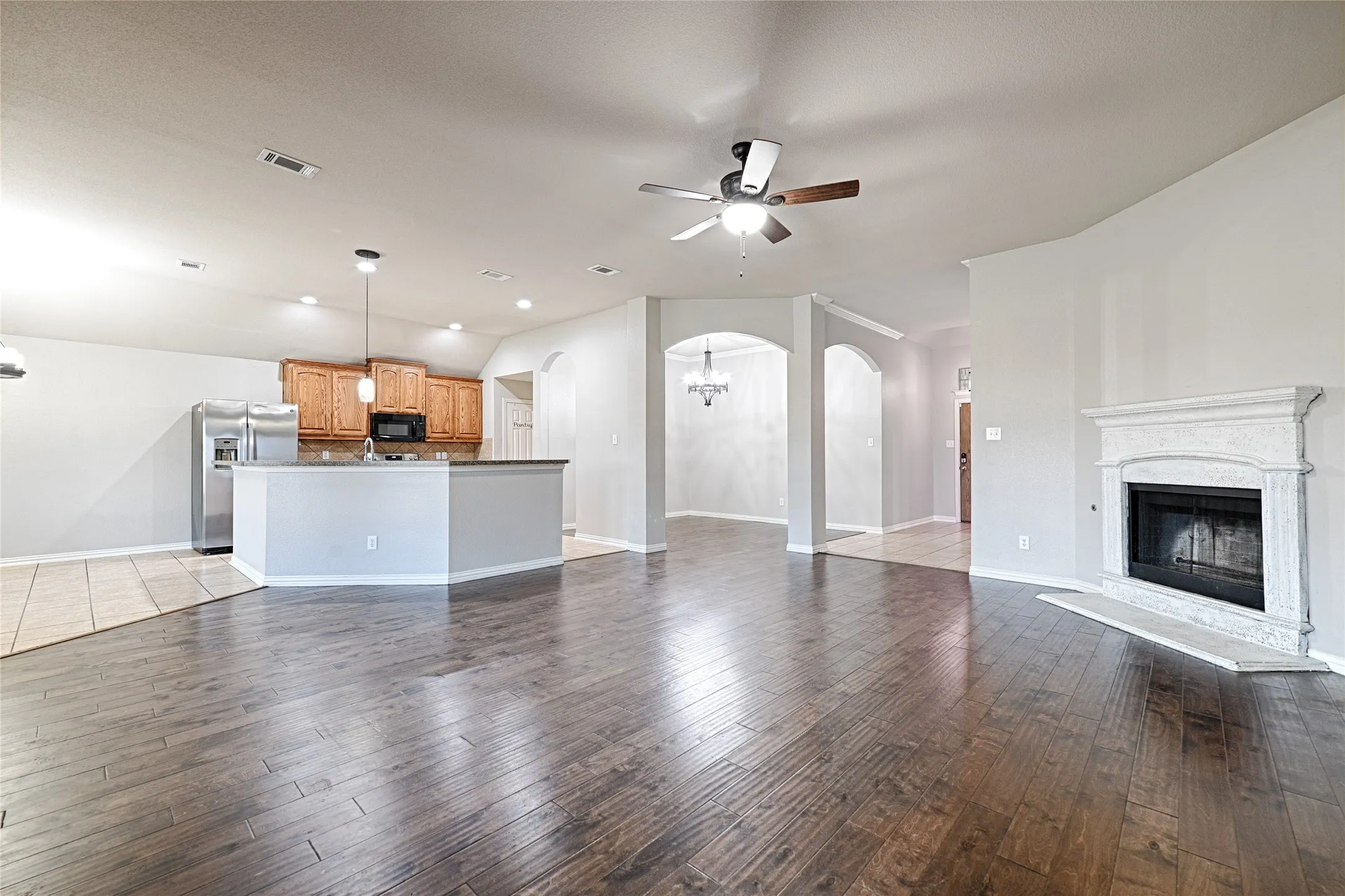 Single Family Residence For Rent in Kaufman County , 122 Chinaberry Trail, Forney, Texas 75126, 4 Bedroom, 2 Bathroom, 2 Garage spaces, 1,970 Sqft, built in 2010, mls#21343378, Real Estate Agent in Forney, Homes For Rent in Kaufman county, Homes For Rent in Forney, Realtor in Forney Texas, Real Estate Brokerage Independent Realty Texas, Luminita Cordes Realtor