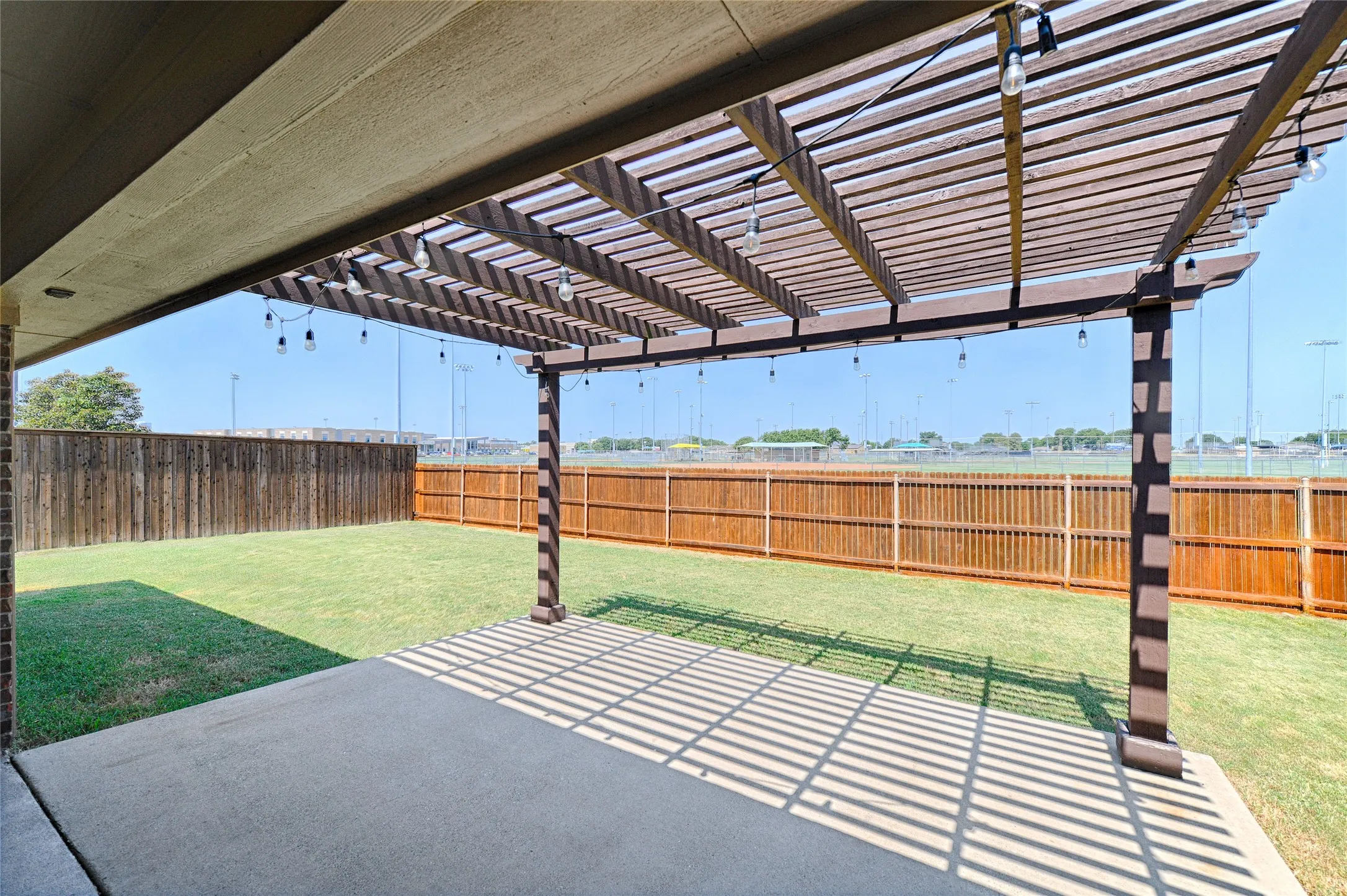 Single Family Residence For Rent in Kaufman County , 122 Chinaberry Trail, Forney, Texas 75126, 4 Bedroom, 2 Bathroom, 2 Garage spaces, 1,970 Sqft, built in 2010, mls#21343378, Real Estate Agent in Forney, Homes For Rent in Kaufman county, Homes For Rent in Forney, Realtor in Forney Texas, Real Estate Brokerage Independent Realty Texas, Luminita Cordes Realtor