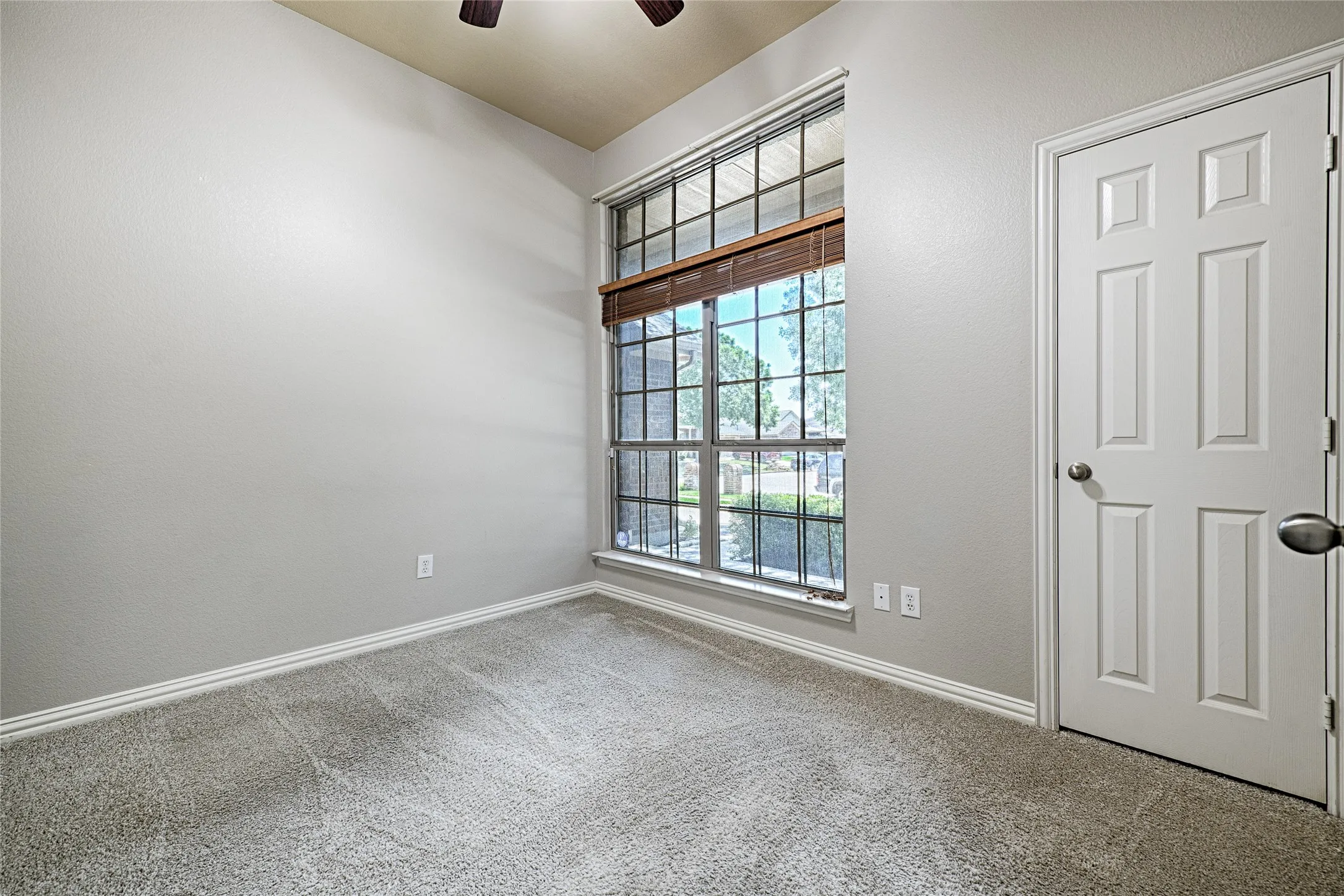 Single Family Residence For Rent in Kaufman County , 122 Chinaberry Trail, Forney, Texas 75126, 4 Bedroom, 2 Bathroom, 2 Garage spaces, 1,970 Sqft, built in 2010, mls#21343378, Real Estate Agent in Forney, Homes For Rent in Kaufman county, Homes For Rent in Forney, Realtor in Forney Texas, Real Estate Brokerage Independent Realty Texas, Luminita Cordes Realtor
