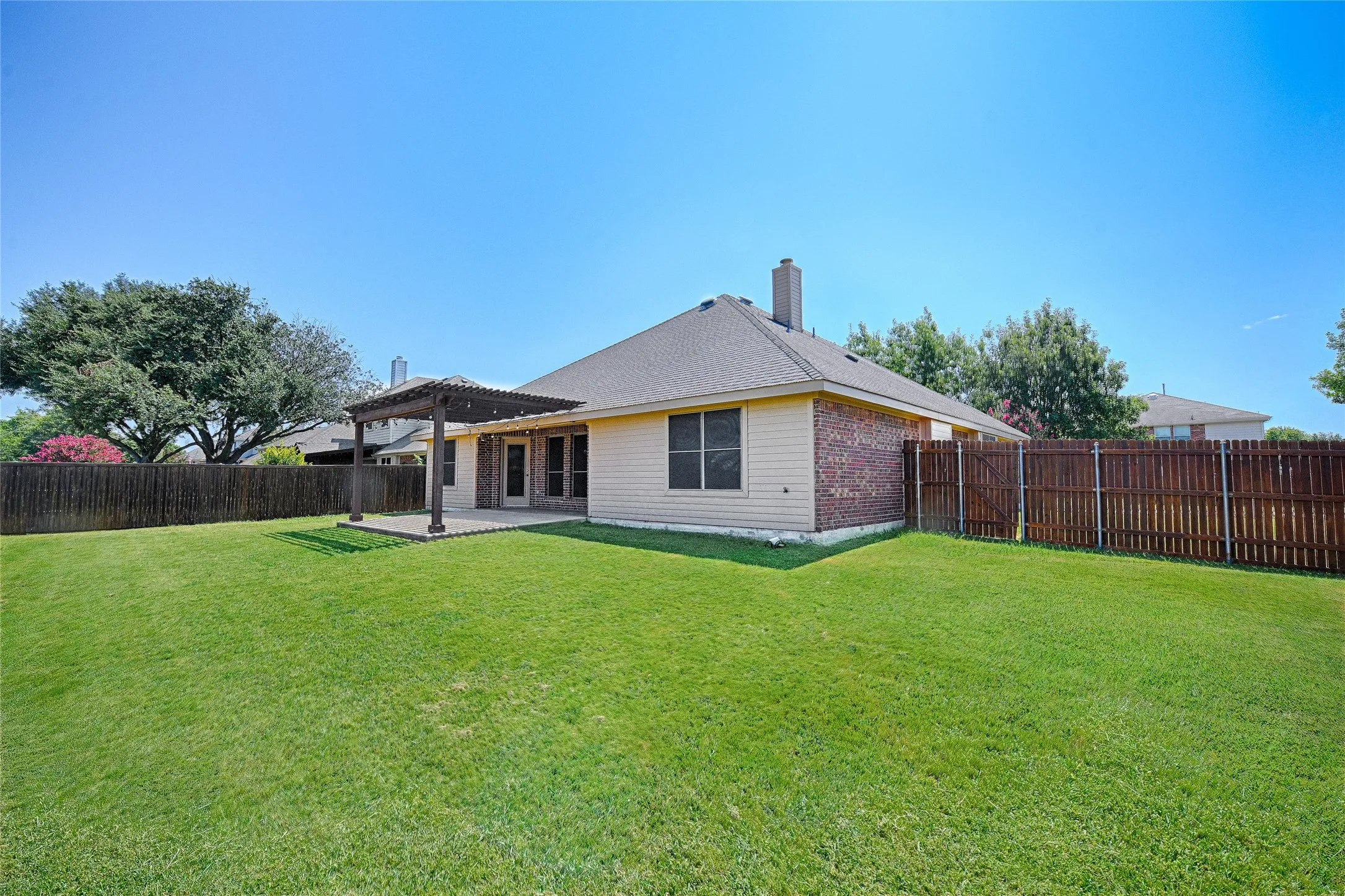 Single Family Residence For Rent in Kaufman County , 122 Chinaberry Trail, Forney, Texas 75126, 4 Bedroom, 2 Bathroom, 2 Garage spaces, 1,970 Sqft, built in 2010, mls#21343378, Real Estate Agent in Forney, Homes For Rent in Kaufman county, Homes For Rent in Forney, Realtor in Forney Texas, Real Estate Brokerage Independent Realty Texas, Luminita Cordes Realtor