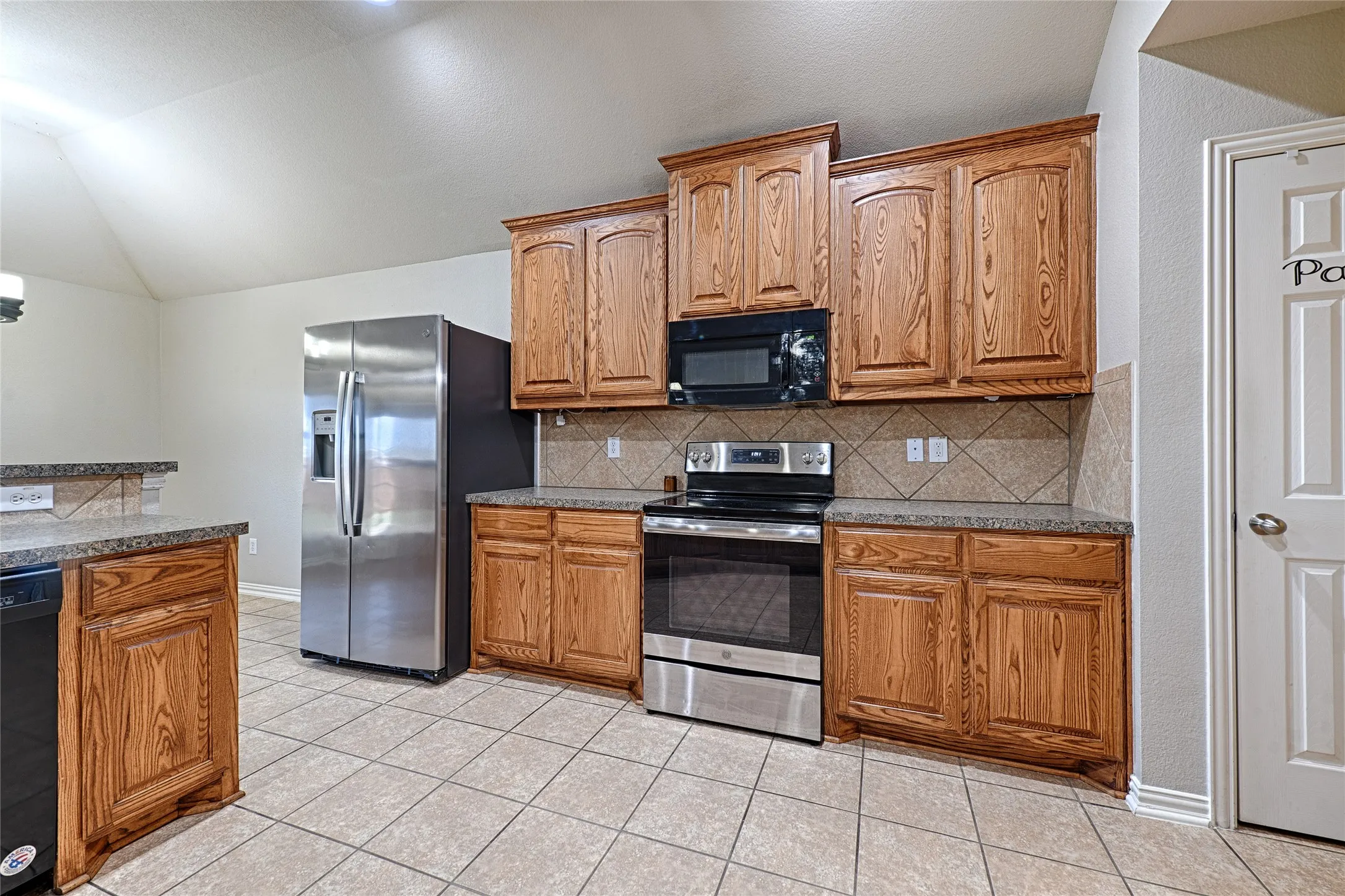 Single Family Residence For Rent in Kaufman County , 122 Chinaberry Trail, Forney, Texas 75126, 4 Bedroom, 2 Bathroom, 2 Garage spaces, 1,970 Sqft, built in 2010, mls#21343378, Real Estate Agent in Forney, Homes For Rent in Kaufman county, Homes For Rent in Forney, Realtor in Forney Texas, Real Estate Brokerage Independent Realty Texas, Luminita Cordes Realtor