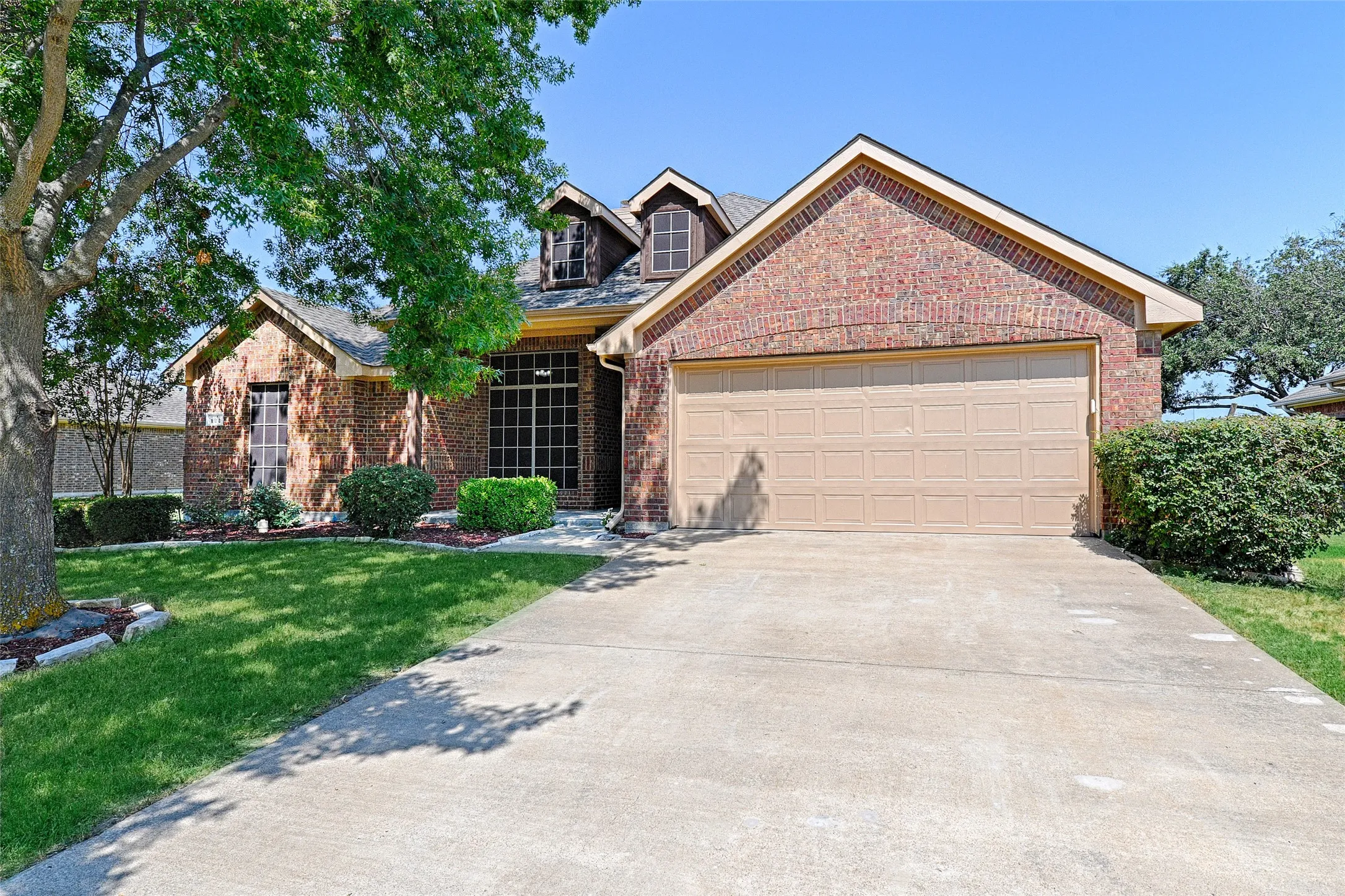 Single Family Residence For Rent in Kaufman County , 122 Chinaberry Trail, Forney, Texas 75126, 4 Bedroom, 2 Bathroom, 2 Garage spaces, 1,970 Sqft, built in 2010, mls#21343378, Real Estate Agent in Forney, Homes For Rent in Kaufman county, Homes For Rent in Forney, Realtor in Forney Texas, Real Estate Brokerage Independent Realty Texas, Luminita Cordes Realtor