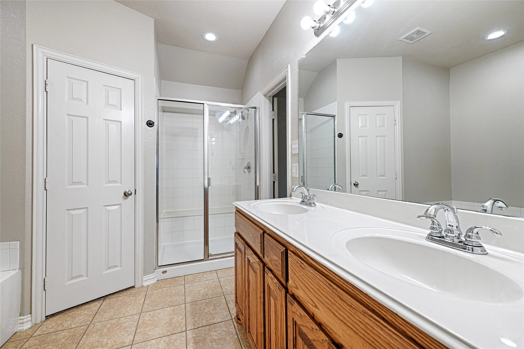 Single Family Residence For Rent in Kaufman County , 122 Chinaberry Trail, Forney, Texas 75126, 4 Bedroom, 2 Bathroom, 2 Garage spaces, 1,970 Sqft, built in 2010, mls#21343378, Real Estate Agent in Forney, Homes For Rent in Kaufman county, Homes For Rent in Forney, Realtor in Forney Texas, Real Estate Brokerage Independent Realty Texas, Luminita Cordes Realtor