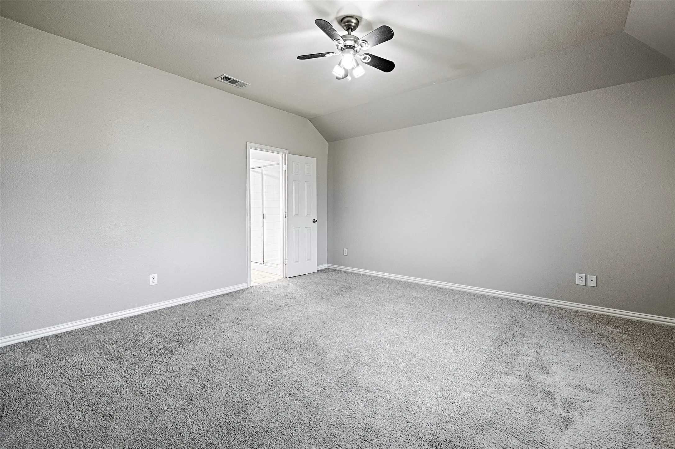 Single Family Residence For Rent in Kaufman County , 122 Chinaberry Trail, Forney, Texas 75126, 4 Bedroom, 2 Bathroom, 2 Garage spaces, 1,970 Sqft, built in 2010, mls#21343378, Real Estate Agent in Forney, Homes For Rent in Kaufman county, Homes For Rent in Forney, Realtor in Forney Texas, Real Estate Brokerage Independent Realty Texas, Luminita Cordes Realtor