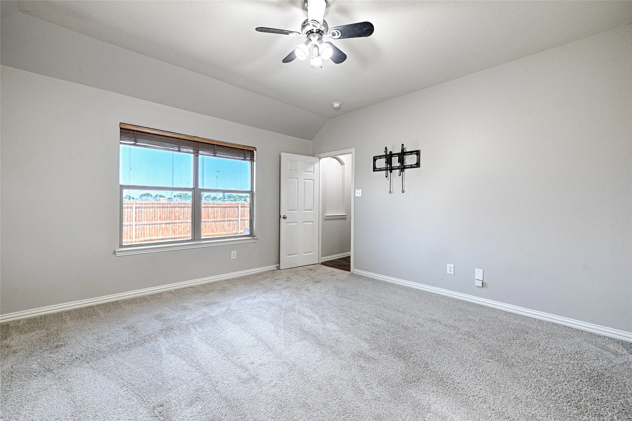 Single Family Residence For Rent in Kaufman County , 122 Chinaberry Trail, Forney, Texas 75126, 4 Bedroom, 2 Bathroom, 2 Garage spaces, 1,970 Sqft, built in 2010, mls#21343378, Real Estate Agent in Forney, Homes For Rent in Kaufman county, Homes For Rent in Forney, Realtor in Forney Texas, Real Estate Brokerage Independent Realty Texas, Luminita Cordes Realtor
