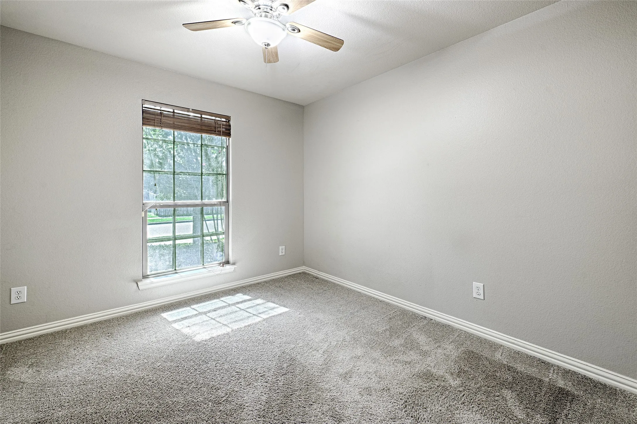 Single Family Residence For Rent in Kaufman County , 122 Chinaberry Trail, Forney, Texas 75126, 4 Bedroom, 2 Bathroom, 2 Garage spaces, 1,970 Sqft, built in 2010, mls#21343378, Real Estate Agent in Forney, Homes For Rent in Kaufman county, Homes For Rent in Forney, Realtor in Forney Texas, Real Estate Brokerage Independent Realty Texas, Luminita Cordes Realtor