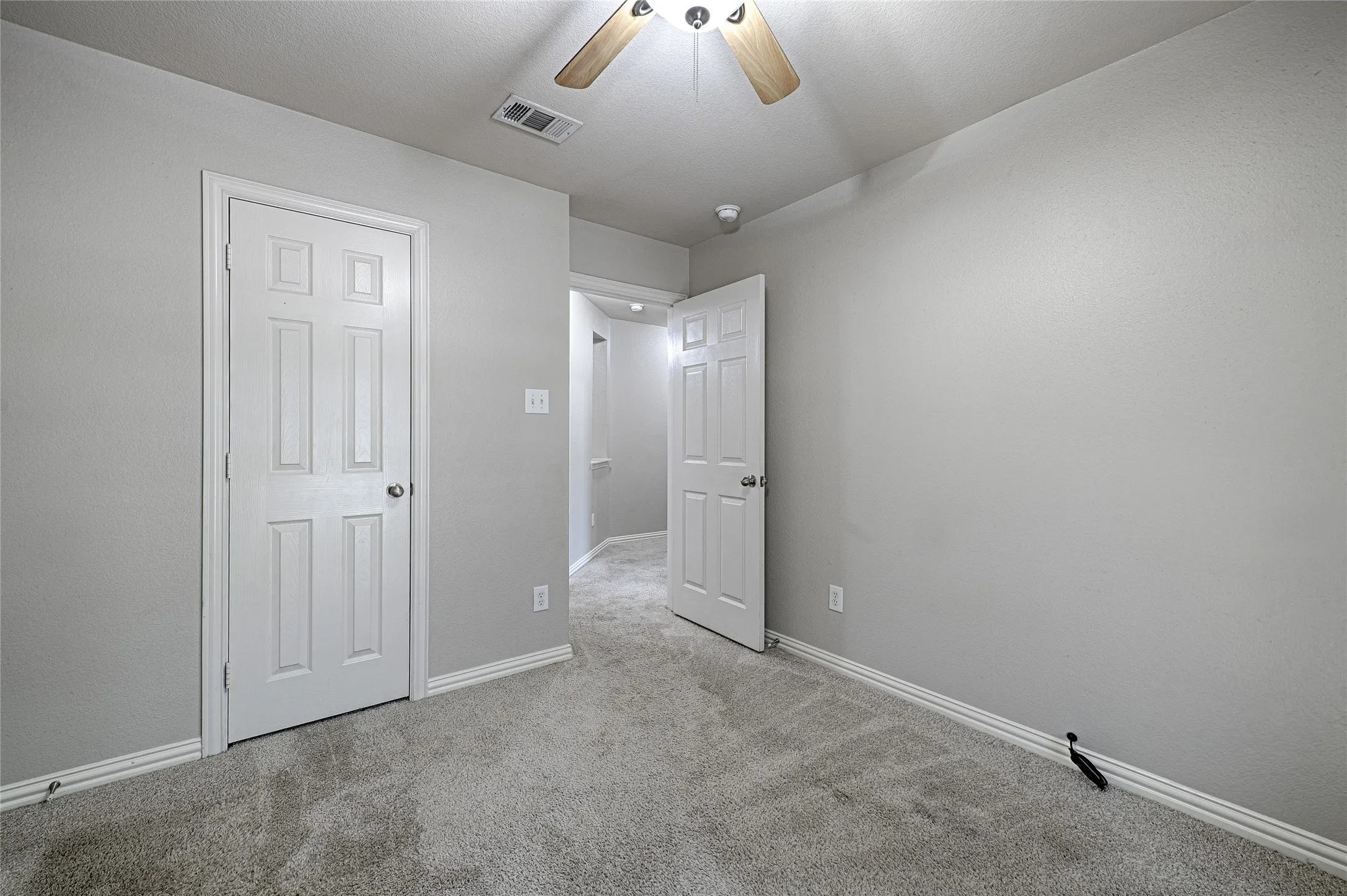 Single Family Residence For Rent in Kaufman County , 122 Chinaberry Trail, Forney, Texas 75126, 4 Bedroom, 2 Bathroom, 2 Garage spaces, 1,970 Sqft, built in 2010, mls#21343378, Real Estate Agent in Forney, Homes For Rent in Kaufman county, Homes For Rent in Forney, Realtor in Forney Texas, Real Estate Brokerage Independent Realty Texas, Luminita Cordes Realtor