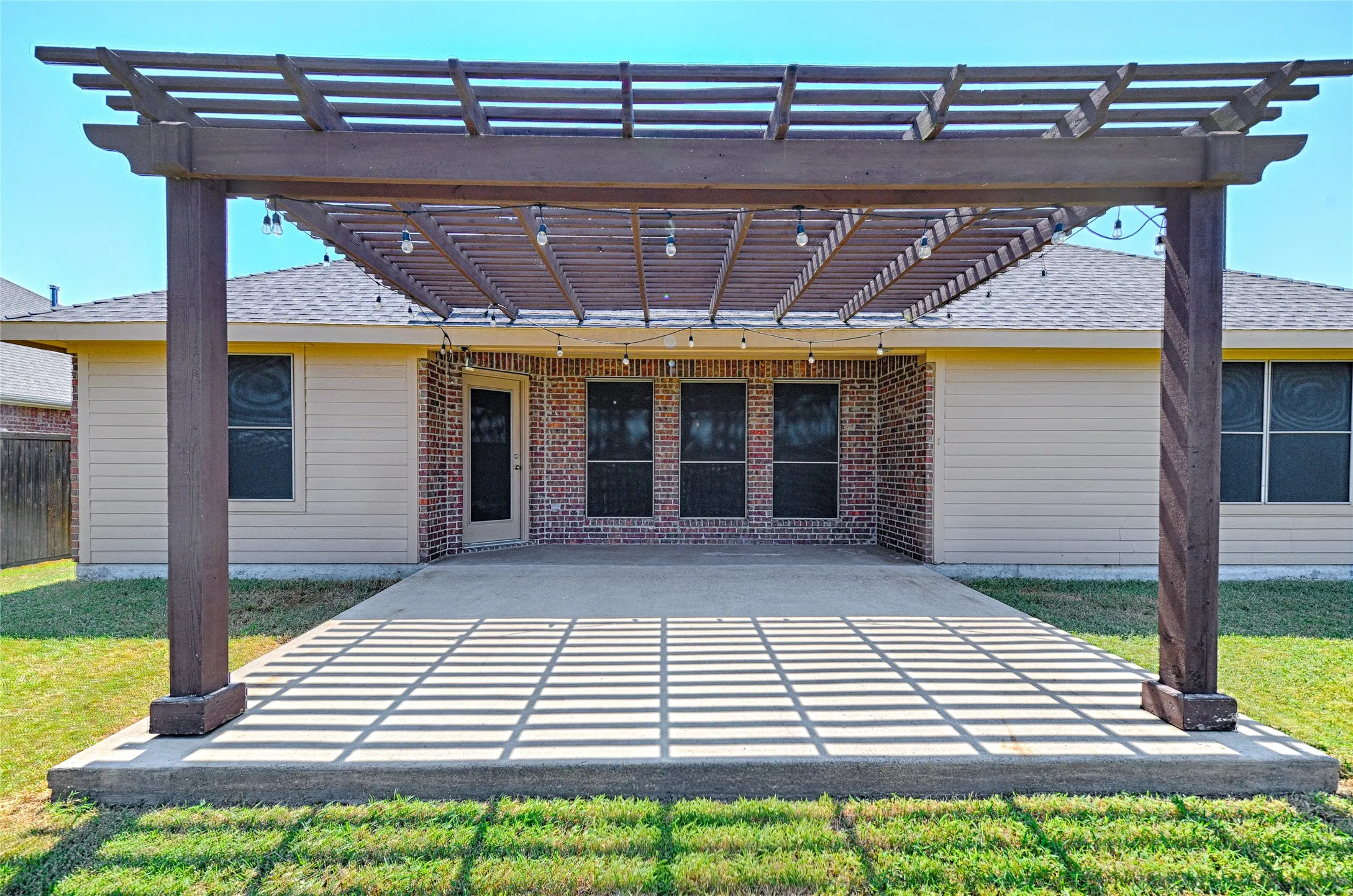 Single Family Residence For Rent in Kaufman County , 122 Chinaberry Trail, Forney, Texas 75126, 4 Bedroom, 2 Bathroom, 2 Garage spaces, 1,970 Sqft, built in 2010, mls#21343378, Real Estate Agent in Forney, Homes For Rent in Kaufman county, Homes For Rent in Forney, Realtor in Forney Texas, Real Estate Brokerage Independent Realty Texas, Luminita Cordes Realtor