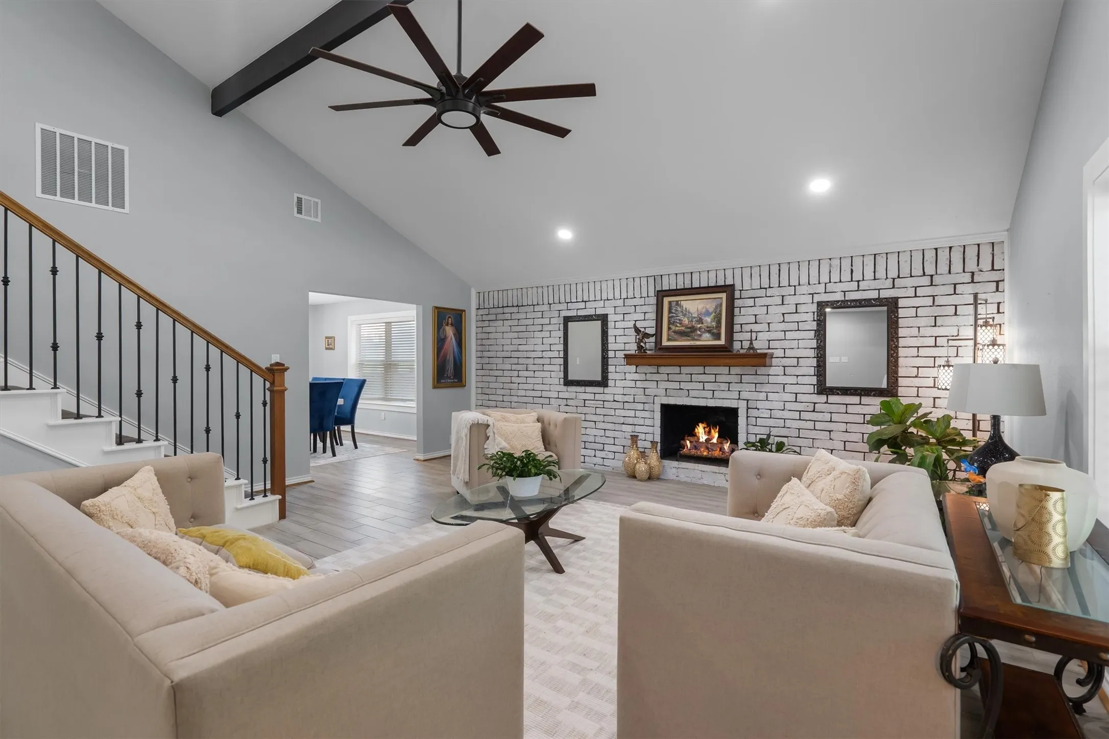 Single Family Residence For Sale in Tarrant County , 2316 Hummingbird Trail, Grapevine, Texas 76051, 4 Bedroom, 3 Bathroom, 2 Garage spaces, 2,939 Sqft, built in 1980, mls#21337692, Real Estate Agent in Grapevine, Homes For Sale in Tarrant county, Homes For Sale in Grapevine, Realtor in Grapevine Texas, Real Estate Brokerage Independent Realty Texas, Luminita Cordes Realtor