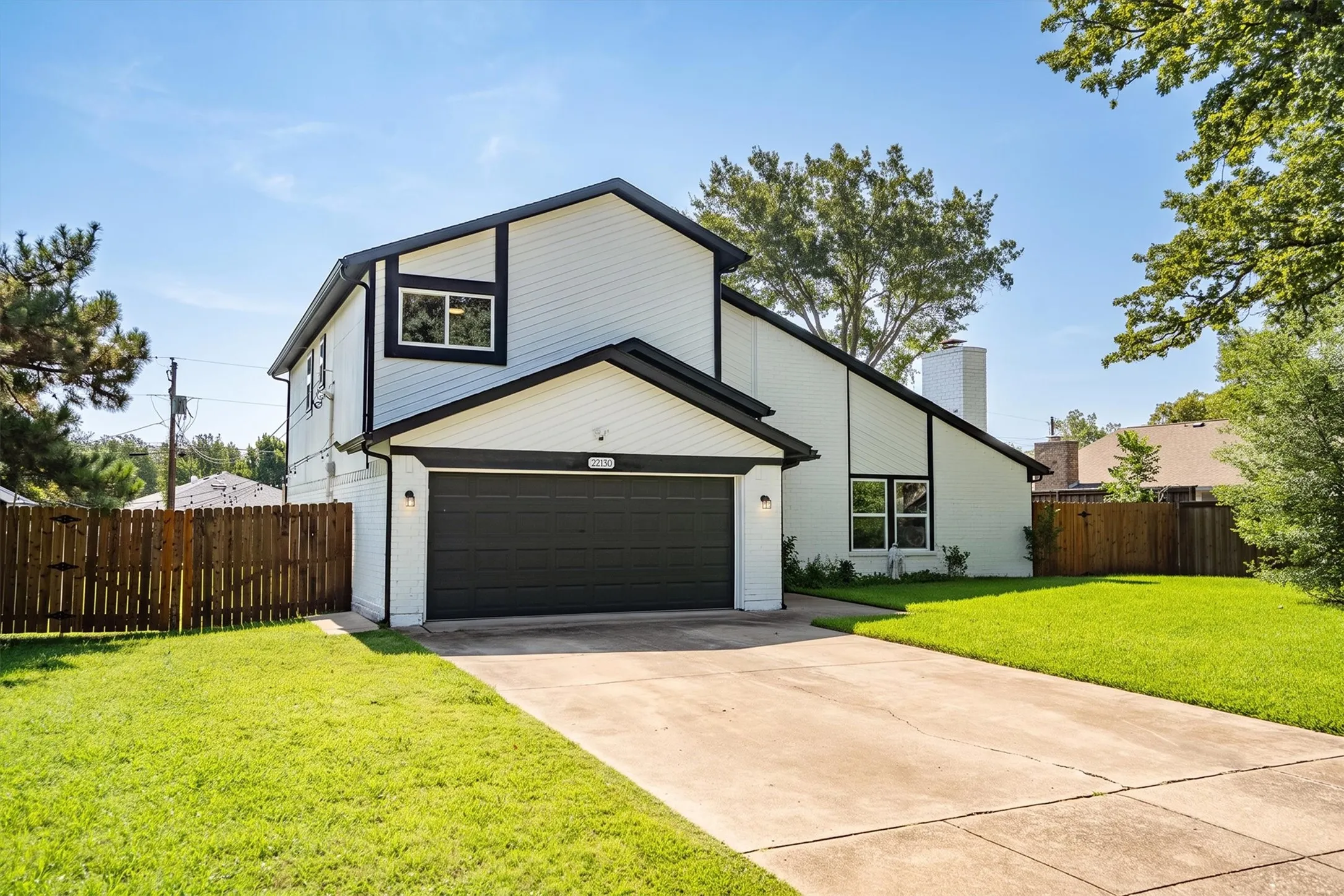 Single Family Residence For Sale in Tarrant County , 2316 Hummingbird Trail, Grapevine, Texas 76051, 4 Bedroom, 3 Bathroom, 2 Garage spaces, 2,939 Sqft, built in 1980, mls#21337692, Real Estate Agent in Grapevine, Homes For Sale in Tarrant county, Homes For Sale in Grapevine, Realtor in Grapevine Texas, Real Estate Brokerage Independent Realty Texas, Luminita Cordes Realtor
