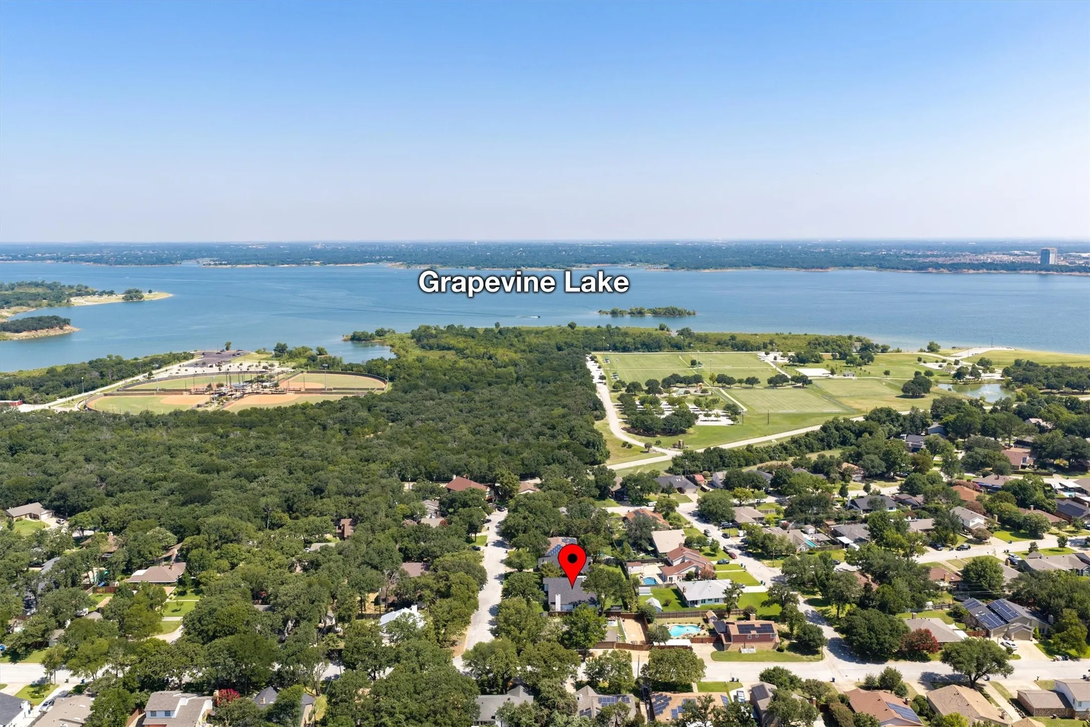 Single Family Residence For Sale in Tarrant County , 2316 Hummingbird Trail, Grapevine, Texas 76051, 4 Bedroom, 3 Bathroom, 2 Garage spaces, 2,939 Sqft, built in 1980, mls#21337692, Real Estate Agent in Grapevine, Homes For Sale in Tarrant county, Homes For Sale in Grapevine, Realtor in Grapevine Texas, Real Estate Brokerage Independent Realty Texas, Luminita Cordes Realtor