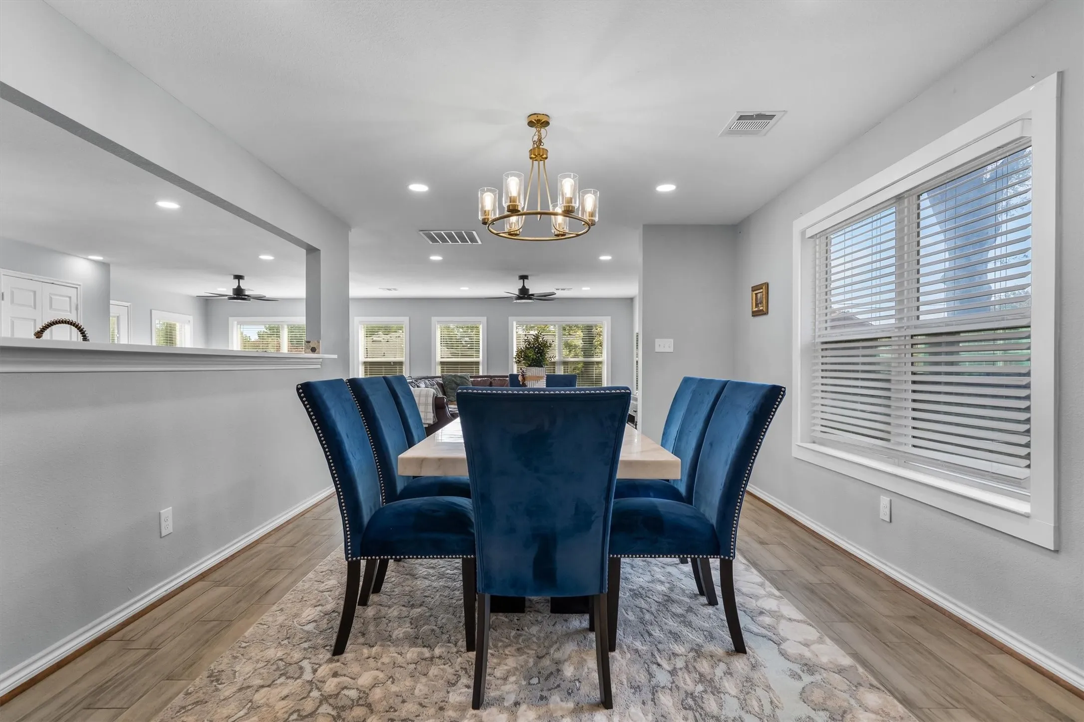 Single Family Residence For Sale in Tarrant County , 2316 Hummingbird Trail, Grapevine, Texas 76051, 4 Bedroom, 3 Bathroom, 2 Garage spaces, 2,939 Sqft, built in 1980, mls#21337692, Real Estate Agent in Grapevine, Homes For Sale in Tarrant county, Homes For Sale in Grapevine, Realtor in Grapevine Texas, Real Estate Brokerage Independent Realty Texas, Luminita Cordes Realtor