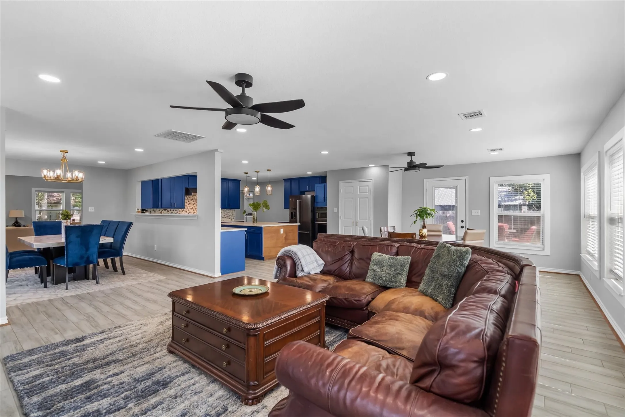 Single Family Residence For Sale in Tarrant County , 2316 Hummingbird Trail, Grapevine, Texas 76051, 4 Bedroom, 3 Bathroom, 2 Garage spaces, 2,939 Sqft, built in 1980, mls#21337692, Real Estate Agent in Grapevine, Homes For Sale in Tarrant county, Homes For Sale in Grapevine, Realtor in Grapevine Texas, Real Estate Brokerage Independent Realty Texas, Luminita Cordes Realtor