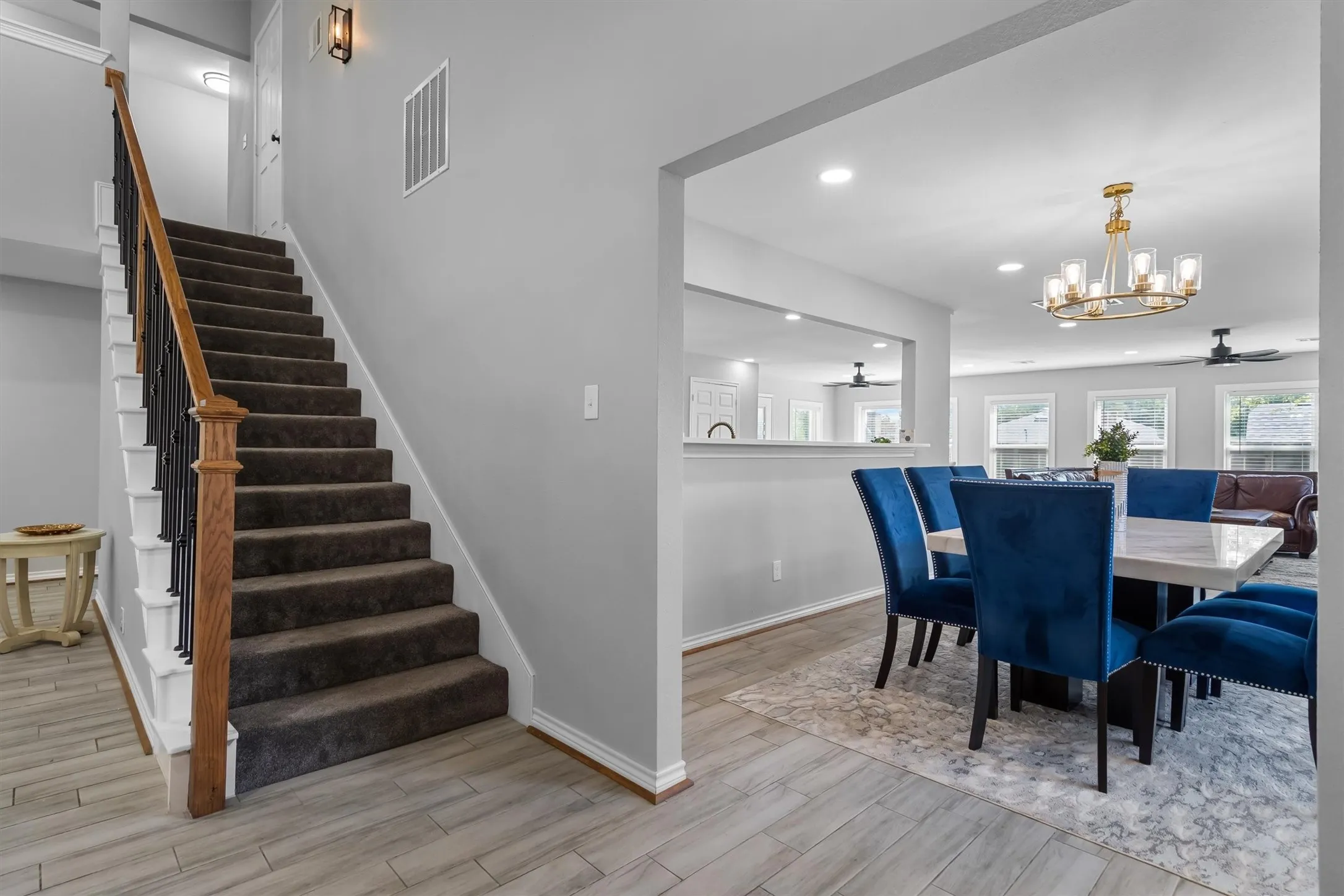 Single Family Residence For Sale in Tarrant County , 2316 Hummingbird Trail, Grapevine, Texas 76051, 4 Bedroom, 3 Bathroom, 2 Garage spaces, 2,939 Sqft, built in 1980, mls#21337692, Real Estate Agent in Grapevine, Homes For Sale in Tarrant county, Homes For Sale in Grapevine, Realtor in Grapevine Texas, Real Estate Brokerage Independent Realty Texas, Luminita Cordes Realtor