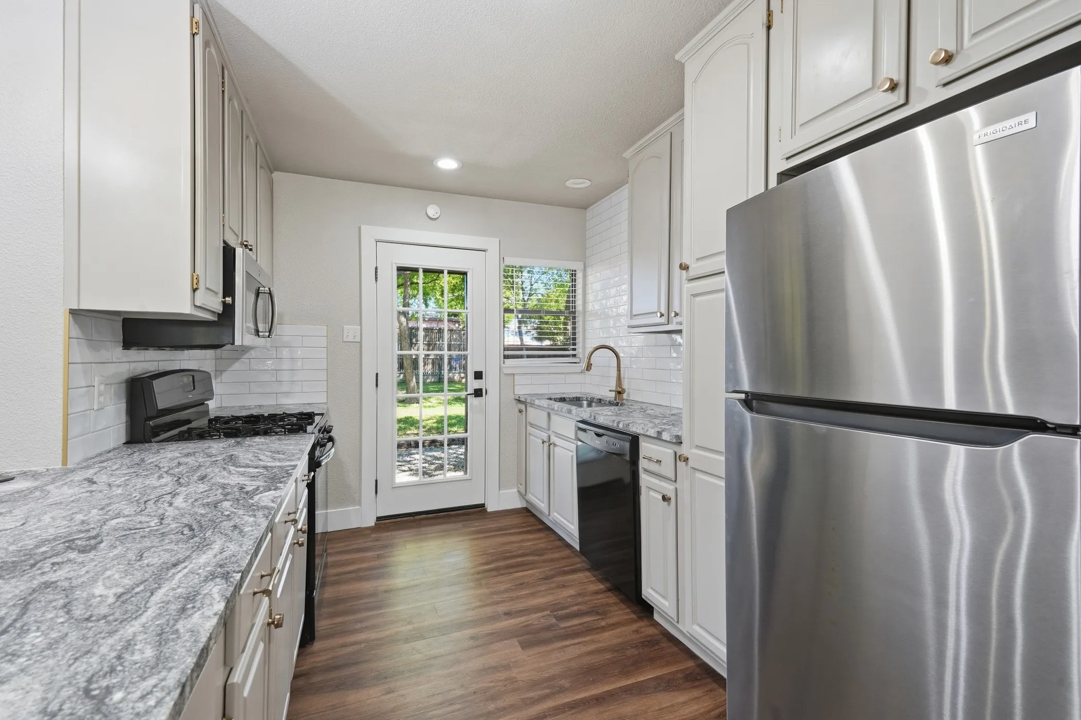 Single Family Residence For Rent in Dallas County , 9011 Angora Street, Dallas, Texas 75218, 2 Bedroom, 2 Bathroom, Garage spaces, 1,106 Sqft, built in 1966, mls#21344724, Real Estate Agent in Dallas, Homes For Rent in Dallas county, Homes For Rent in Dallas, Realtor in Dallas Texas, Real Estate Brokerage Independent Realty Texas, Luminita Cordes Realtor