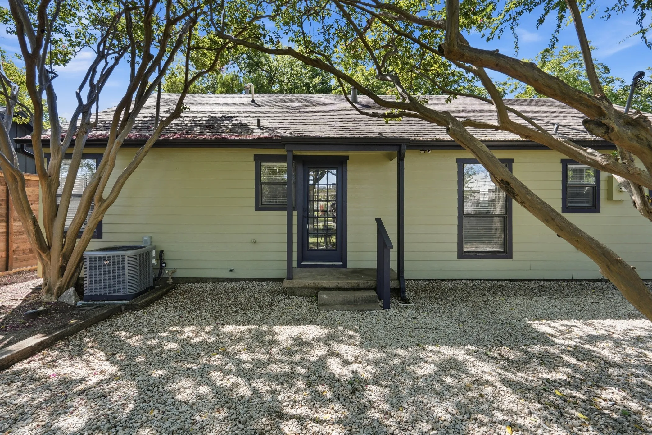 Single Family Residence For Rent in Dallas County , 9011 Angora Street, Dallas, Texas 75218, 2 Bedroom, 2 Bathroom, Garage spaces, 1,106 Sqft, built in 1966, mls#21344724, Real Estate Agent in Dallas, Homes For Rent in Dallas county, Homes For Rent in Dallas, Realtor in Dallas Texas, Real Estate Brokerage Independent Realty Texas, Luminita Cordes Realtor