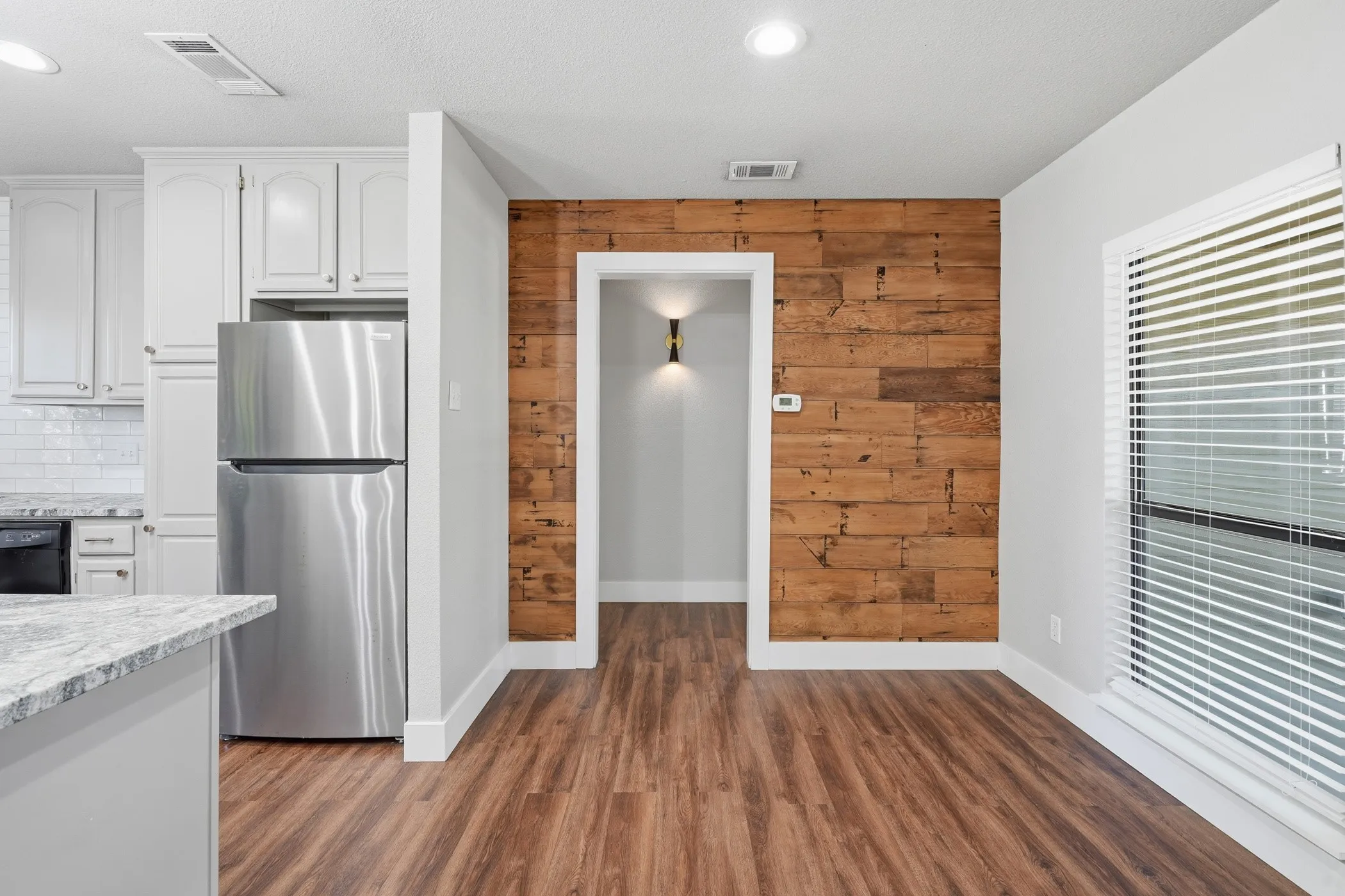 Single Family Residence For Rent in Dallas County , 9011 Angora Street, Dallas, Texas 75218, 2 Bedroom, 2 Bathroom, Garage spaces, 1,106 Sqft, built in 1966, mls#21344724, Real Estate Agent in Dallas, Homes For Rent in Dallas county, Homes For Rent in Dallas, Realtor in Dallas Texas, Real Estate Brokerage Independent Realty Texas, Luminita Cordes Realtor