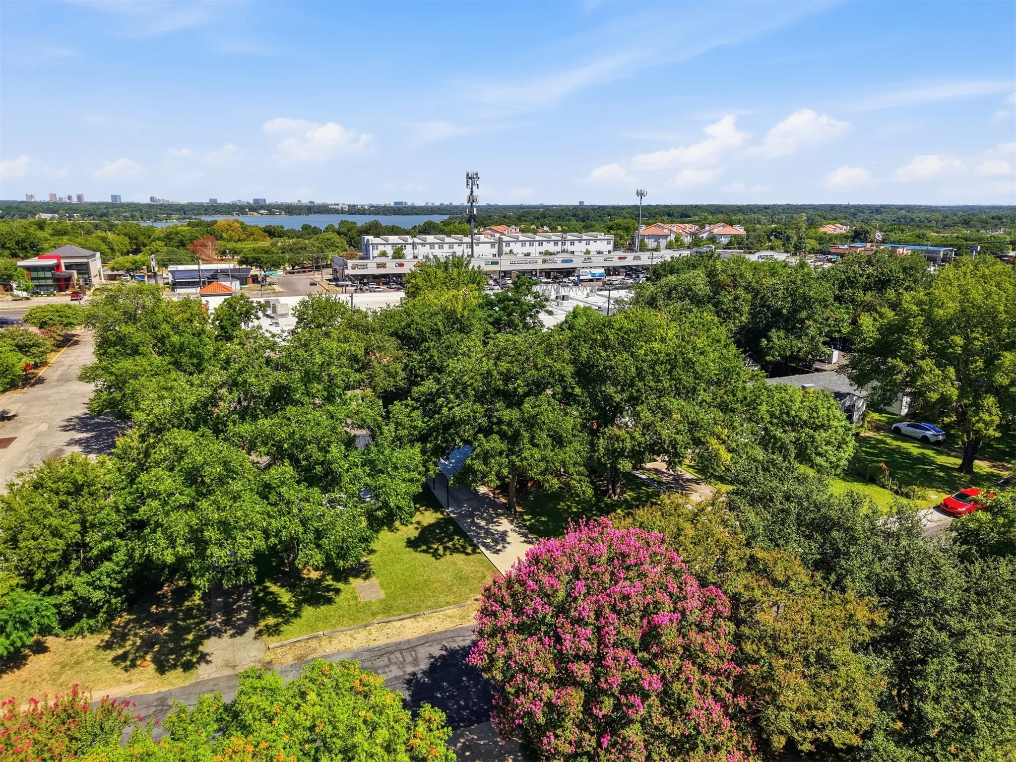 Single Family Residence For Rent in Dallas County , 9011 Angora Street, Dallas, Texas 75218, 2 Bedroom, 2 Bathroom, Garage spaces, 1,106 Sqft, built in 1966, mls#21344724, Real Estate Agent in Dallas, Homes For Rent in Dallas county, Homes For Rent in Dallas, Realtor in Dallas Texas, Real Estate Brokerage Independent Realty Texas, Luminita Cordes Realtor