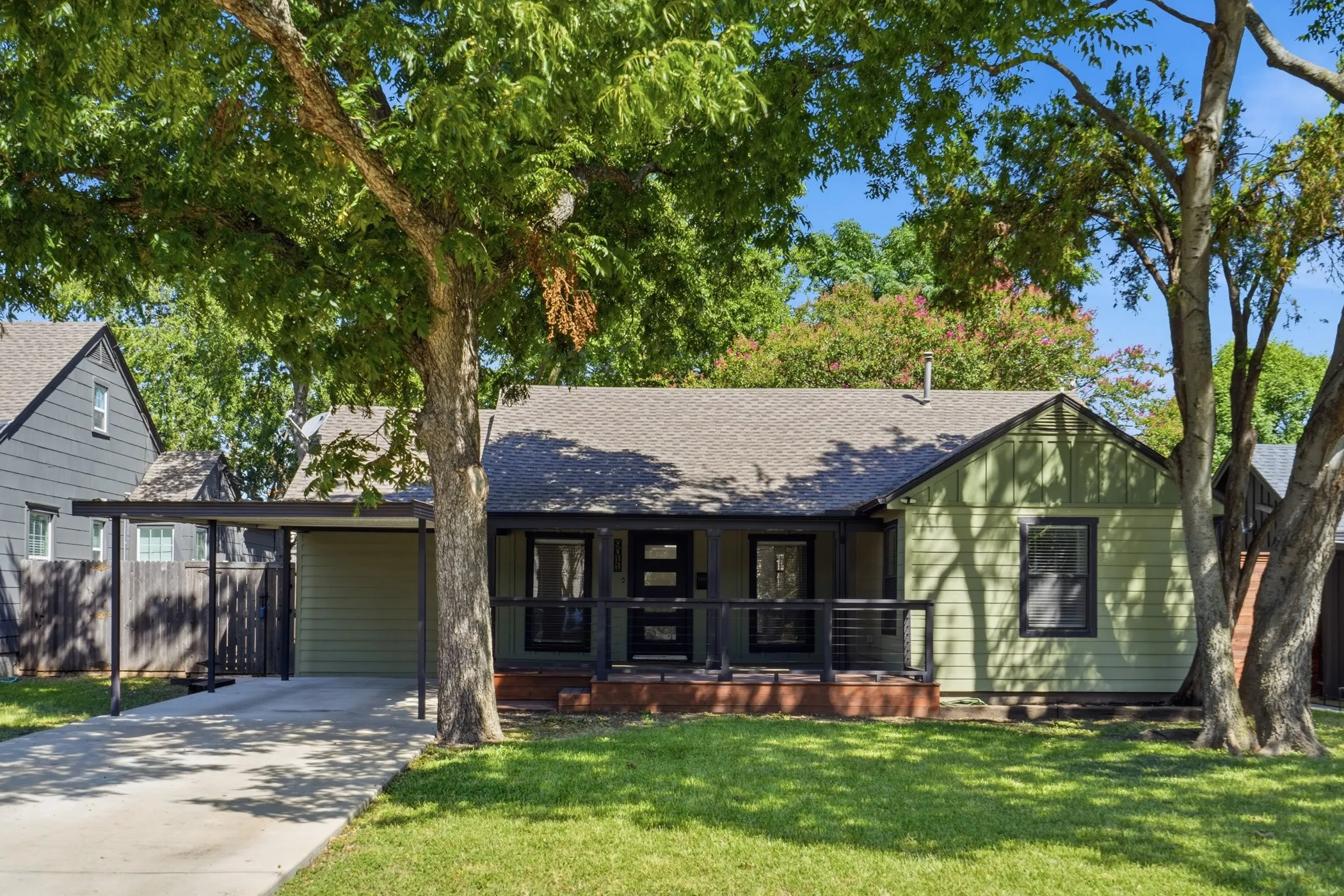 Single Family Residence For Rent in Dallas County , 9011 Angora Street, Dallas, Texas 75218, 2 Bedroom, 2 Bathroom, Garage spaces, 1,106 Sqft, built in 1966, mls#21344724, Real Estate Agent in Dallas, Homes For Rent in Dallas county, Homes For Rent in Dallas, Realtor in Dallas Texas, Real Estate Brokerage Independent Realty Texas, Luminita Cordes Realtor