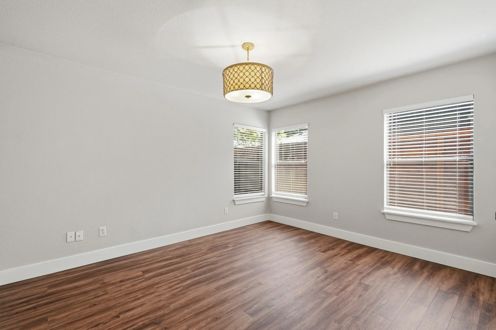 Single Family Residence For Rent in Dallas County , 9011 Angora Street, Dallas, Texas 75218, 2 Bedroom, 2 Bathroom, Garage spaces, 1,106 Sqft, built in 1966, mls#21344724, Real Estate Agent in Dallas, Homes For Rent in Dallas county, Homes For Rent in Dallas, Realtor in Dallas Texas, Real Estate Brokerage Independent Realty Texas, Luminita Cordes Realtor