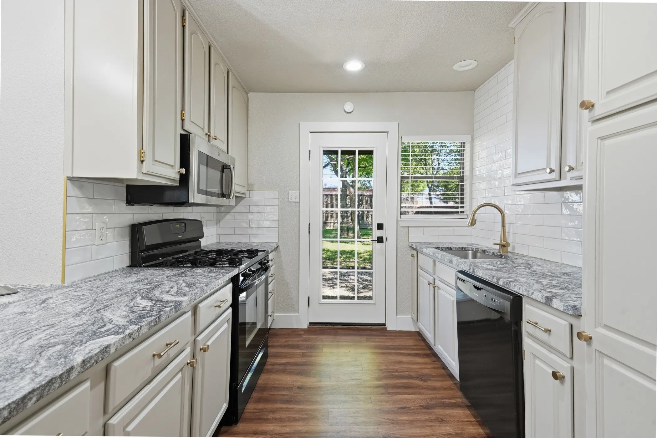 Single Family Residence For Rent in Dallas County , 9011 Angora Street, Dallas, Texas 75218, 2 Bedroom, 2 Bathroom, Garage spaces, 1,106 Sqft, built in 1966, mls#21344724, Real Estate Agent in Dallas, Homes For Rent in Dallas county, Homes For Rent in Dallas, Realtor in Dallas Texas, Real Estate Brokerage Independent Realty Texas, Luminita Cordes Realtor