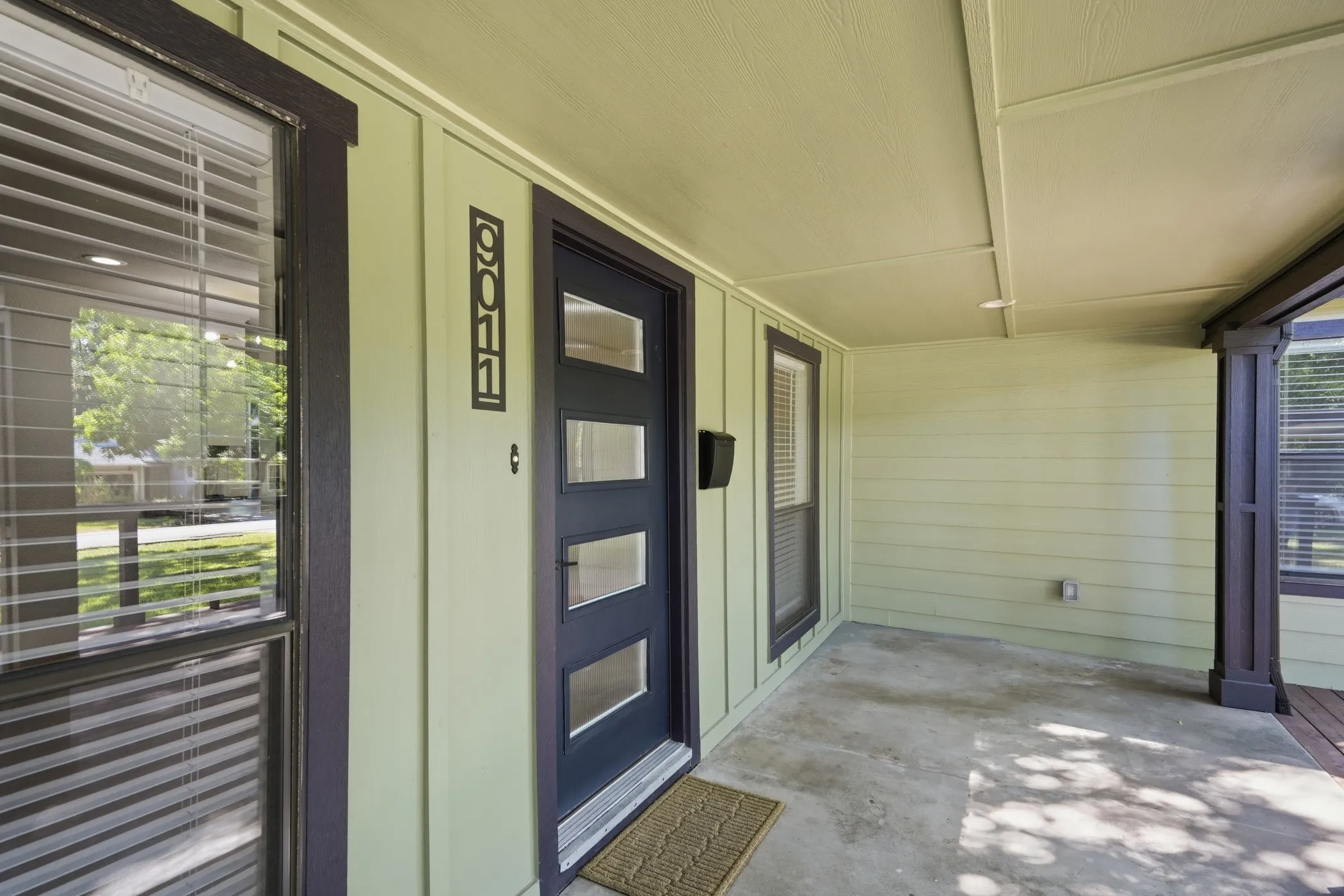 Single Family Residence For Rent in Dallas County , 9011 Angora Street, Dallas, Texas 75218, 2 Bedroom, 2 Bathroom, Garage spaces, 1,106 Sqft, built in 1966, mls#21344724, Real Estate Agent in Dallas, Homes For Rent in Dallas county, Homes For Rent in Dallas, Realtor in Dallas Texas, Real Estate Brokerage Independent Realty Texas, Luminita Cordes Realtor