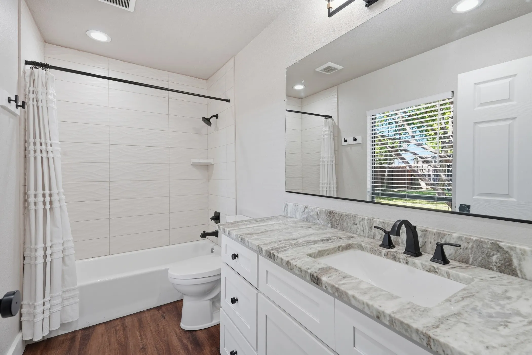 Single Family Residence For Rent in Dallas County , 9011 Angora Street, Dallas, Texas 75218, 2 Bedroom, 2 Bathroom, Garage spaces, 1,106 Sqft, built in 1966, mls#21344724, Real Estate Agent in Dallas, Homes For Rent in Dallas county, Homes For Rent in Dallas, Realtor in Dallas Texas, Real Estate Brokerage Independent Realty Texas, Luminita Cordes Realtor