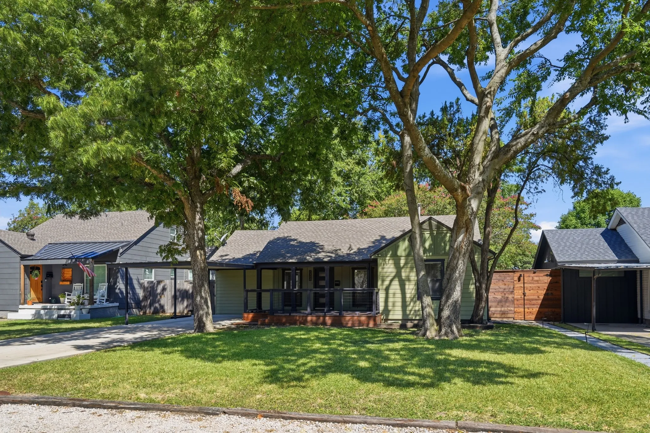 Single Family Residence For Rent in Dallas County , 9011 Angora Street, Dallas, Texas 75218, 2 Bedroom, 2 Bathroom, Garage spaces, 1,106 Sqft, built in 1966, mls#21344724, Real Estate Agent in Dallas, Homes For Rent in Dallas county, Homes For Rent in Dallas, Realtor in Dallas Texas, Real Estate Brokerage Independent Realty Texas, Luminita Cordes Realtor