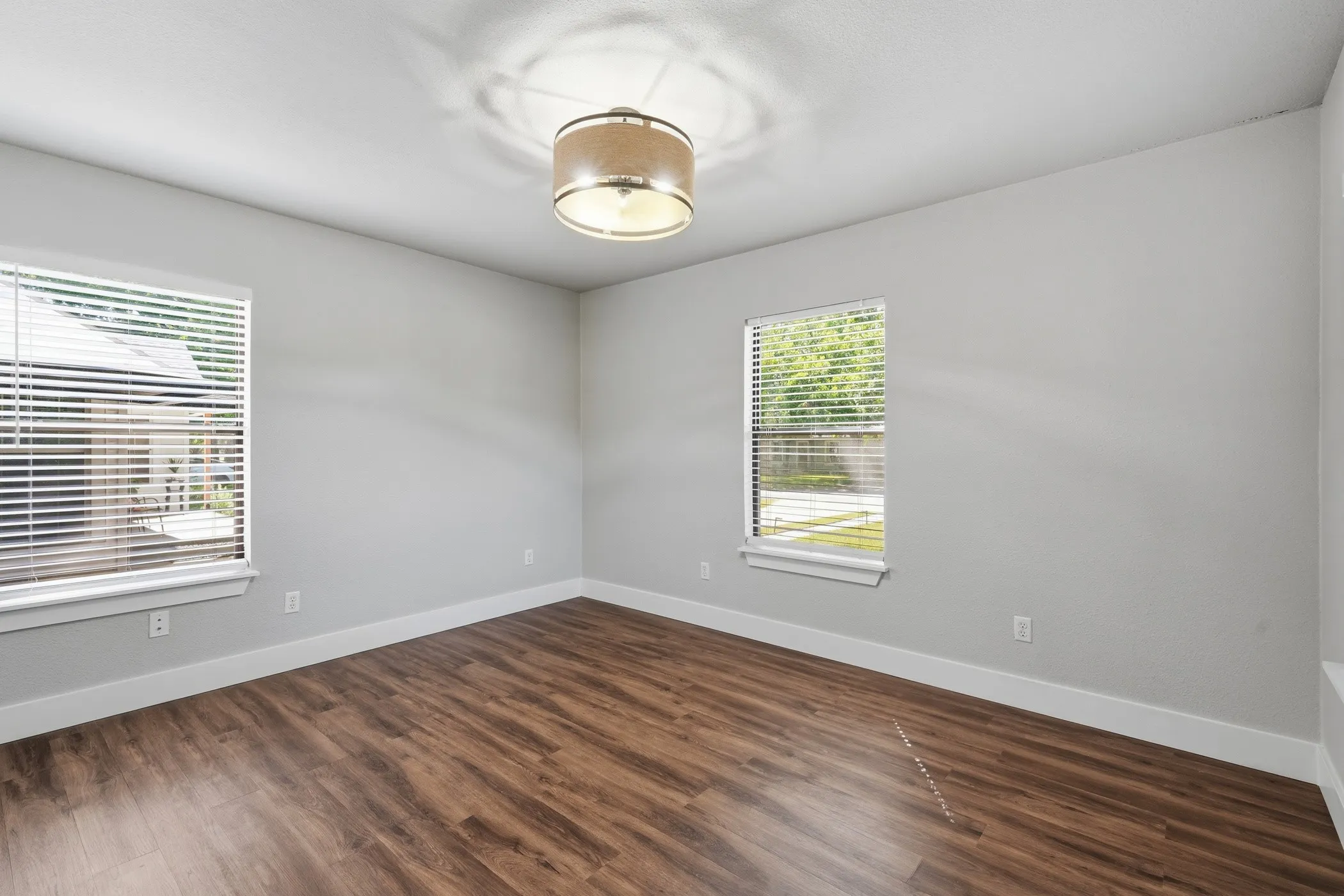 Single Family Residence For Rent in Dallas County , 9011 Angora Street, Dallas, Texas 75218, 2 Bedroom, 2 Bathroom, Garage spaces, 1,106 Sqft, built in 1966, mls#21344724, Real Estate Agent in Dallas, Homes For Rent in Dallas county, Homes For Rent in Dallas, Realtor in Dallas Texas, Real Estate Brokerage Independent Realty Texas, Luminita Cordes Realtor