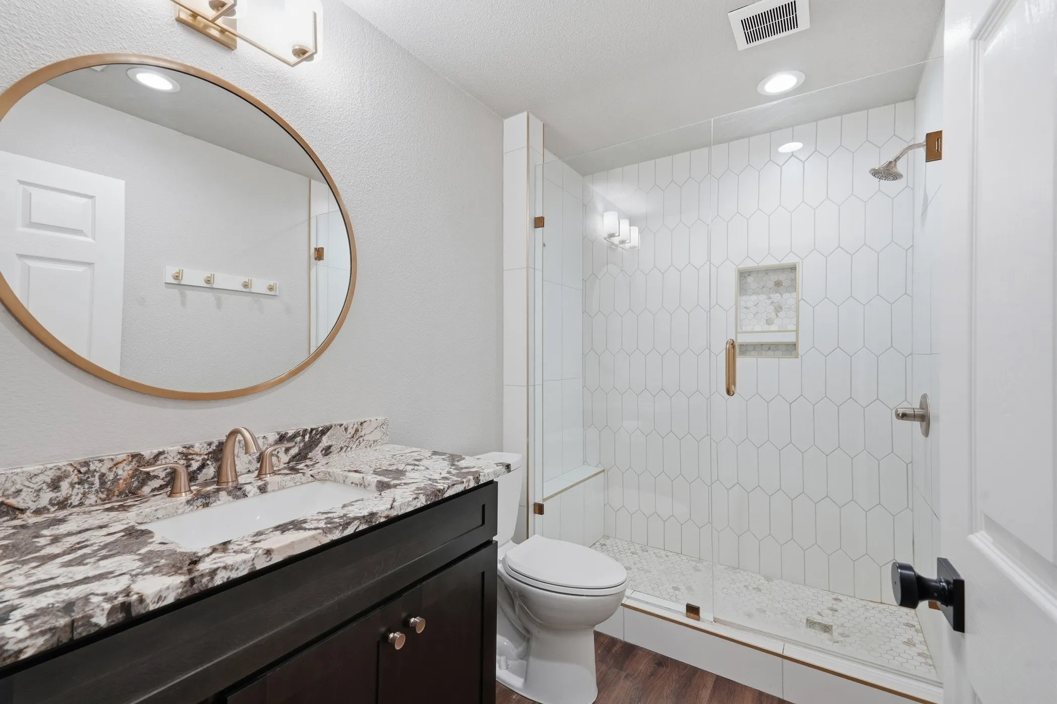 Single Family Residence For Rent in Dallas County , 9011 Angora Street, Dallas, Texas 75218, 2 Bedroom, 2 Bathroom, Garage spaces, 1,106 Sqft, built in 1966, mls#21344724, Real Estate Agent in Dallas, Homes For Rent in Dallas county, Homes For Rent in Dallas, Realtor in Dallas Texas, Real Estate Brokerage Independent Realty Texas, Luminita Cordes Realtor