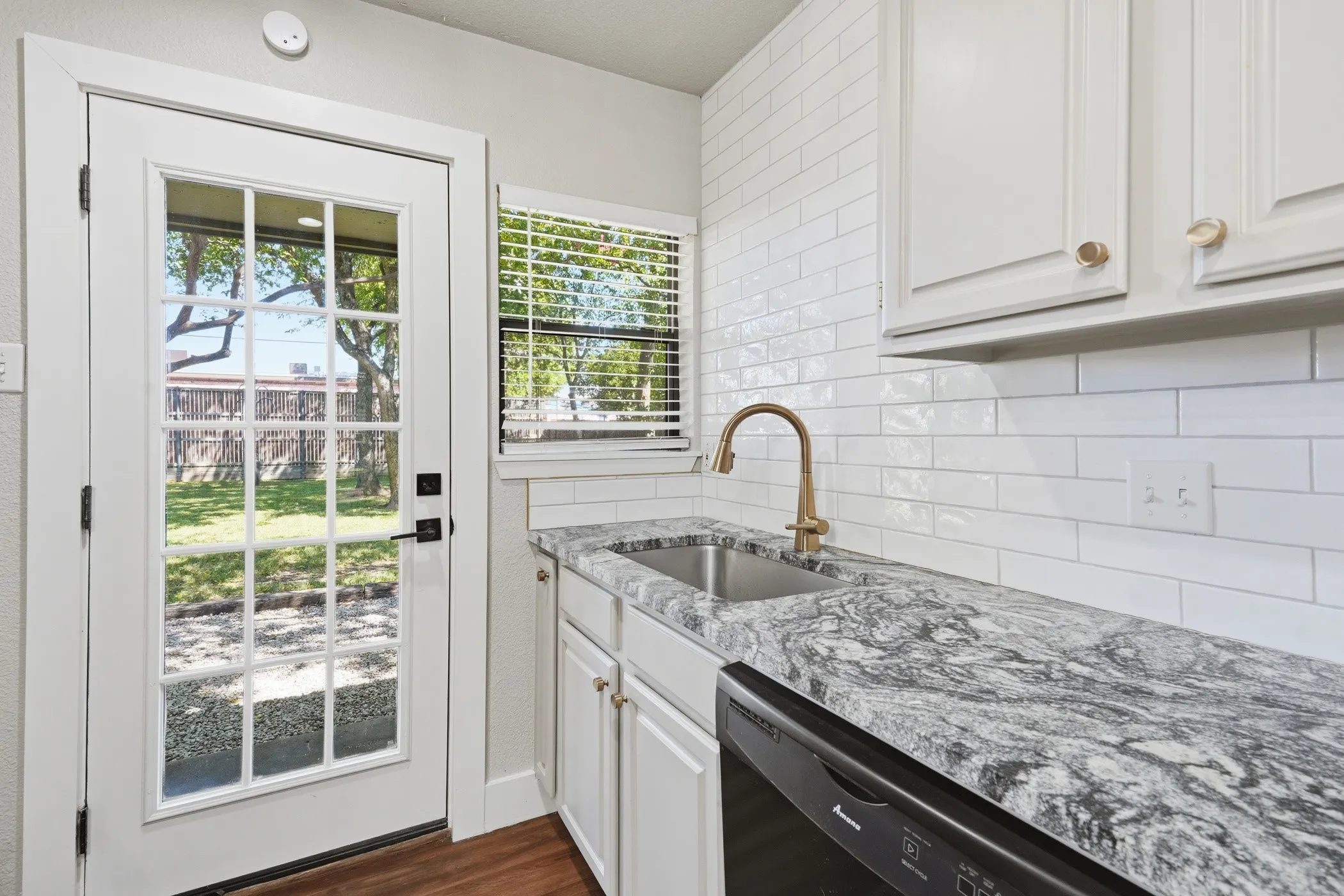 Single Family Residence For Rent in Dallas County , 9011 Angora Street, Dallas, Texas 75218, 2 Bedroom, 2 Bathroom, Garage spaces, 1,106 Sqft, built in 1966, mls#21344724, Real Estate Agent in Dallas, Homes For Rent in Dallas county, Homes For Rent in Dallas, Realtor in Dallas Texas, Real Estate Brokerage Independent Realty Texas, Luminita Cordes Realtor