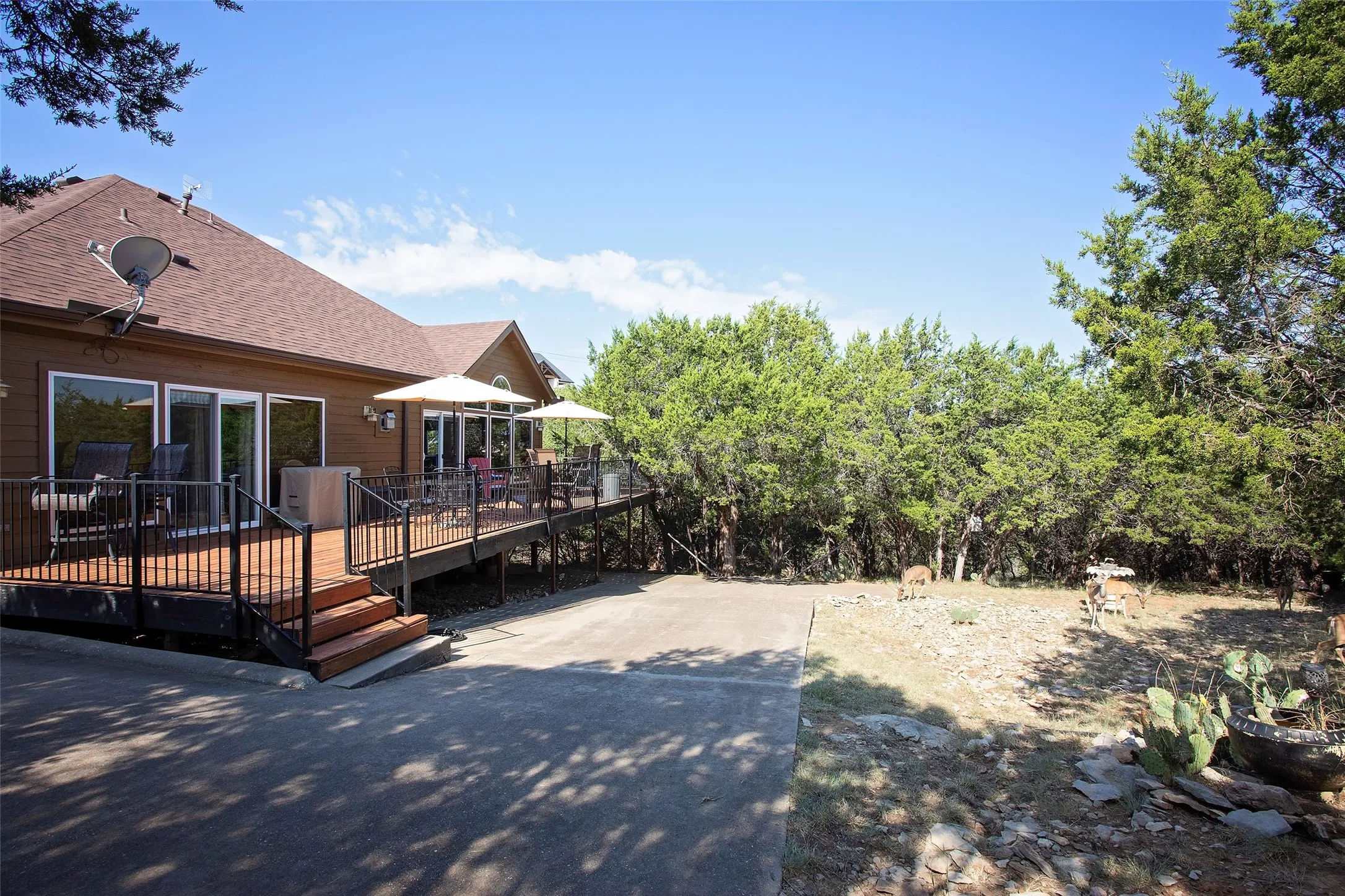 Single Family Residence For Sale in Palo Pinto County , 880 Cliffs Drive 2, Possum Kingdom Lake, Texas 76449, 3 Bedrooms, 2 Bathrooms, Garage spaces, 1,729 Sqft, built in 1998, Price $499,900, mls#21344750, Real Estate Agent in Possum Kingdom Lake, Homes For Sale in Palo Pinto county, Homes For Sale in Possum Kingdom Lake, Realtor in Possum Kingdom Lake Texas, Real Estate Brokerage Independent Realty Texas, Luminita Cordes Realtor
