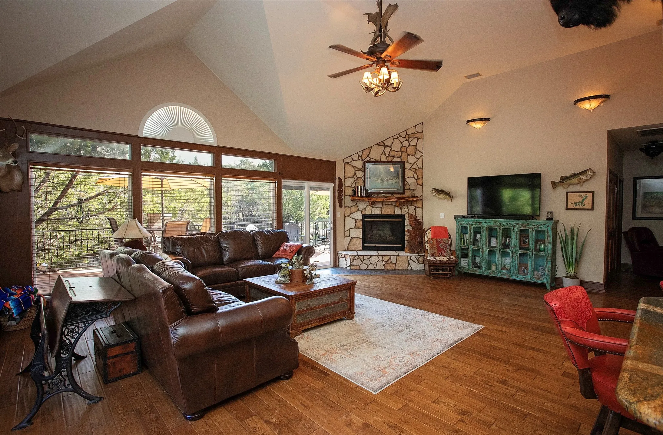 Single Family Residence For Sale in Palo Pinto County , 880 Cliffs Drive 2, Possum Kingdom Lake, Texas 76449, 3 Bedrooms, 2 Bathrooms, Garage spaces, 1,729 Sqft, built in 1998, Price $499,900, mls#21344750, Real Estate Agent in Possum Kingdom Lake, Homes For Sale in Palo Pinto county, Homes For Sale in Possum Kingdom Lake, Realtor in Possum Kingdom Lake Texas, Real Estate Brokerage Independent Realty Texas, Luminita Cordes Realtor