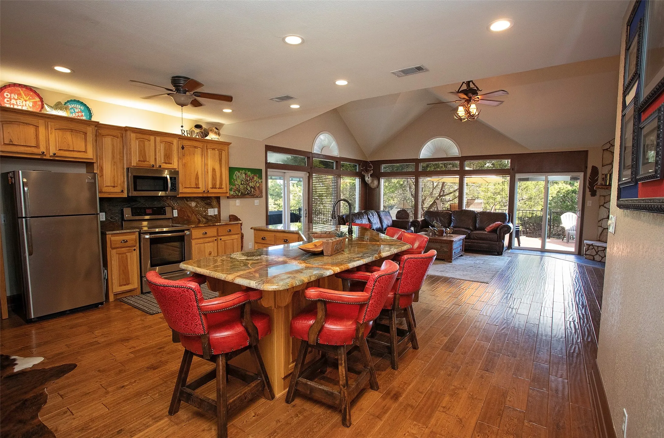 Single Family Residence For Sale in Palo Pinto County , 880 Cliffs Drive 2, Possum Kingdom Lake, Texas 76449, 3 Bedrooms, 2 Bathrooms, Garage spaces, 1,729 Sqft, built in 1998, Price $499,900, mls#21344750, Real Estate Agent in Possum Kingdom Lake, Homes For Sale in Palo Pinto county, Homes For Sale in Possum Kingdom Lake, Realtor in Possum Kingdom Lake Texas, Real Estate Brokerage Independent Realty Texas, Luminita Cordes Realtor