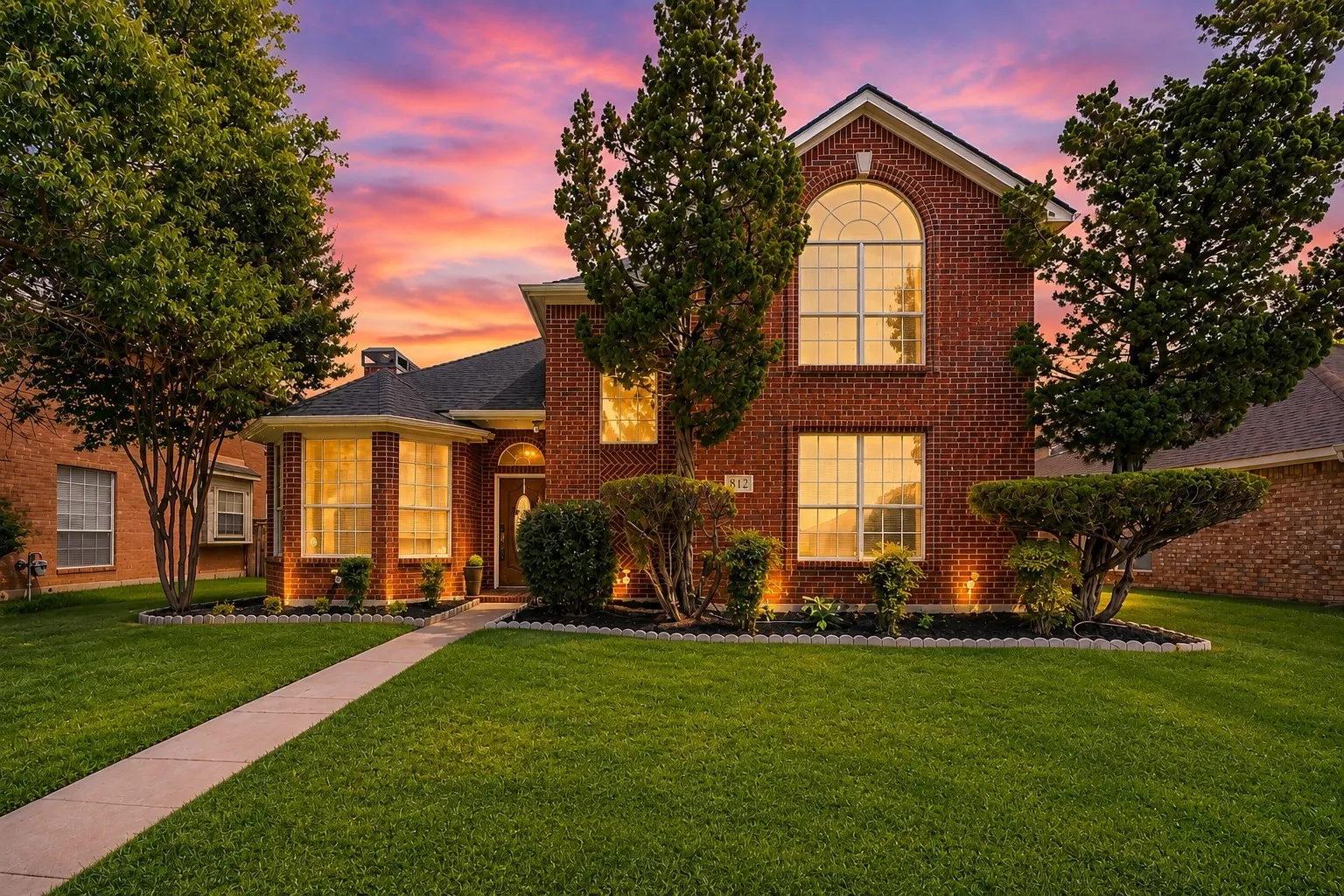 Single Family Residence For Sale in Dallas County , 812 Chaparral Drive, Grand Prairie, Texas 75052, 4 Bedroom, 3 Bathroom, 2 Garage spaces, 2,230 Sqft, built in 1995, mls#21344716, Real Estate Agent in Grand Prairie, Homes For Sale in Dallas county, Homes For Sale in Grand Prairie, Realtor in Grand Prairie Texas, Real Estate Brokerage Independent Realty Texas, Luminita Cordes Realtor