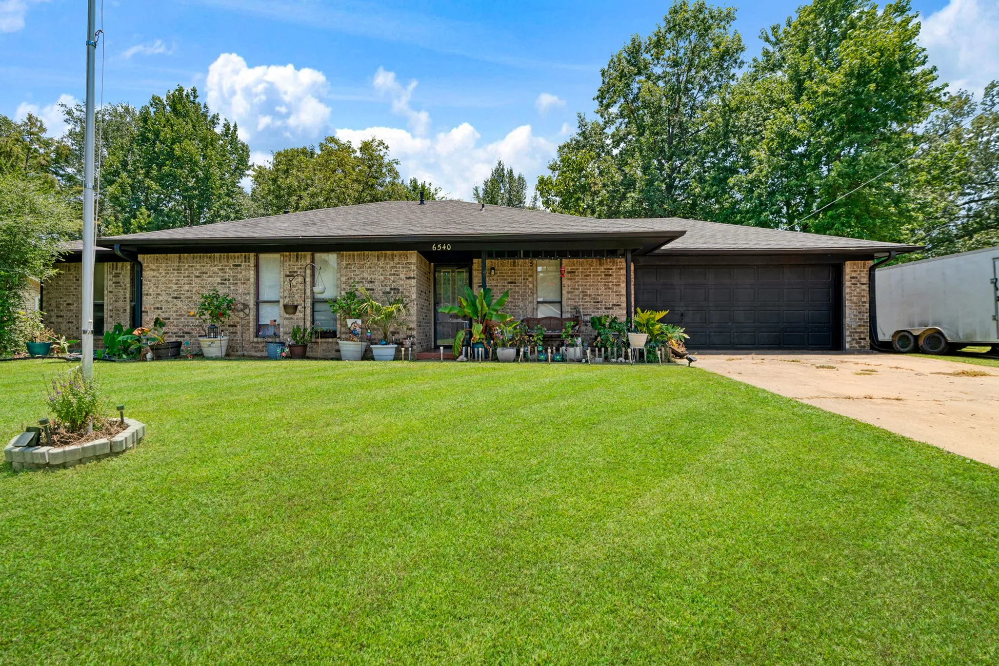 Single Family Residence For Sale in Lamar County , 6540 INWOOD Drive, Reno, Texas 75462, 3 Bedroom, 2 Bathroom, 1 Garage spaces, 1,730 Sqft, built in 1986, mls#21344423, Real Estate Agent in Reno, Homes For Sale in Lamar county, Homes For Sale in Reno, Realtor in Reno Texas, Real Estate Brokerage Independent Realty Texas, Luminita Cordes Realtor