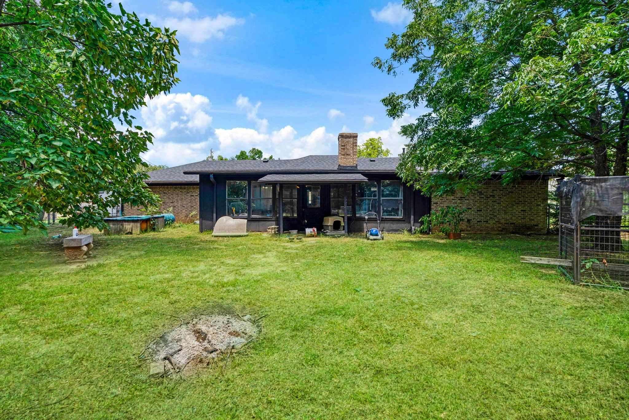 Single Family Residence For Sale in Lamar County , 6540 INWOOD Drive, Reno, Texas 75462, 3 Bedroom, 2 Bathroom, 1 Garage spaces, 1,730 Sqft, built in 1986, mls#21344423, Real Estate Agent in Reno, Homes For Sale in Lamar county, Homes For Sale in Reno, Realtor in Reno Texas, Real Estate Brokerage Independent Realty Texas, Luminita Cordes Realtor