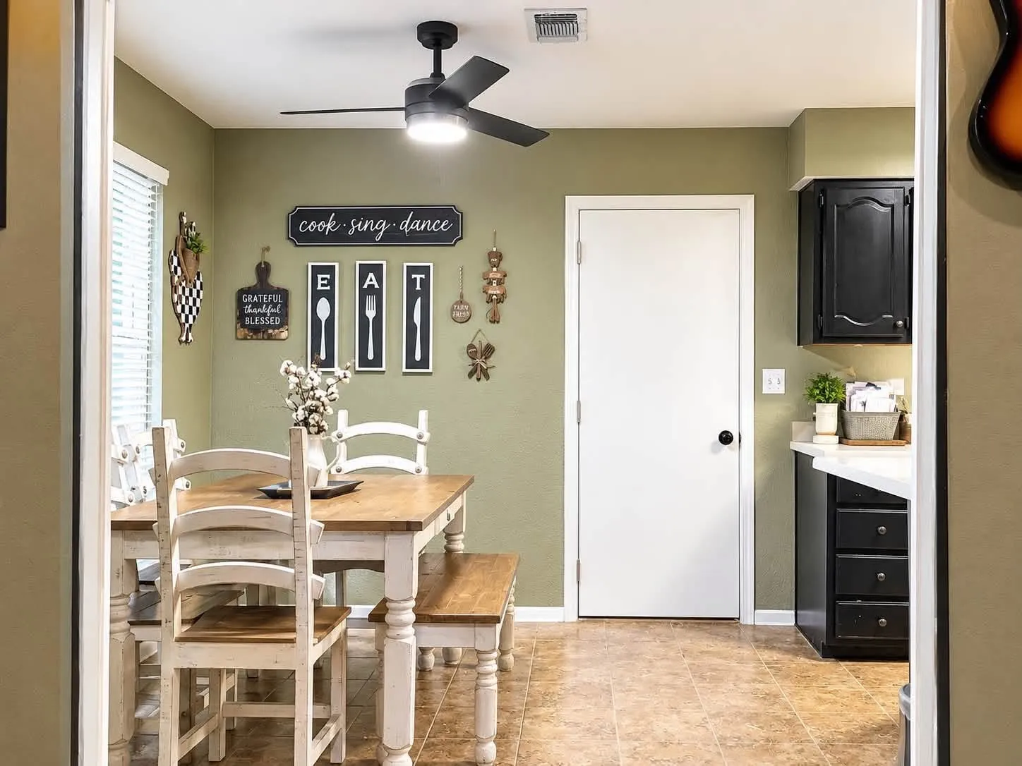 Single Family Residence For Sale in Lamar County , 6540 INWOOD Drive, Reno, Texas 75462, 3 Bedroom, 2 Bathroom, 1 Garage spaces, 1,730 Sqft, built in 1986, mls#21344423, Real Estate Agent in Reno, Homes For Sale in Lamar county, Homes For Sale in Reno, Realtor in Reno Texas, Real Estate Brokerage Independent Realty Texas, Luminita Cordes Realtor