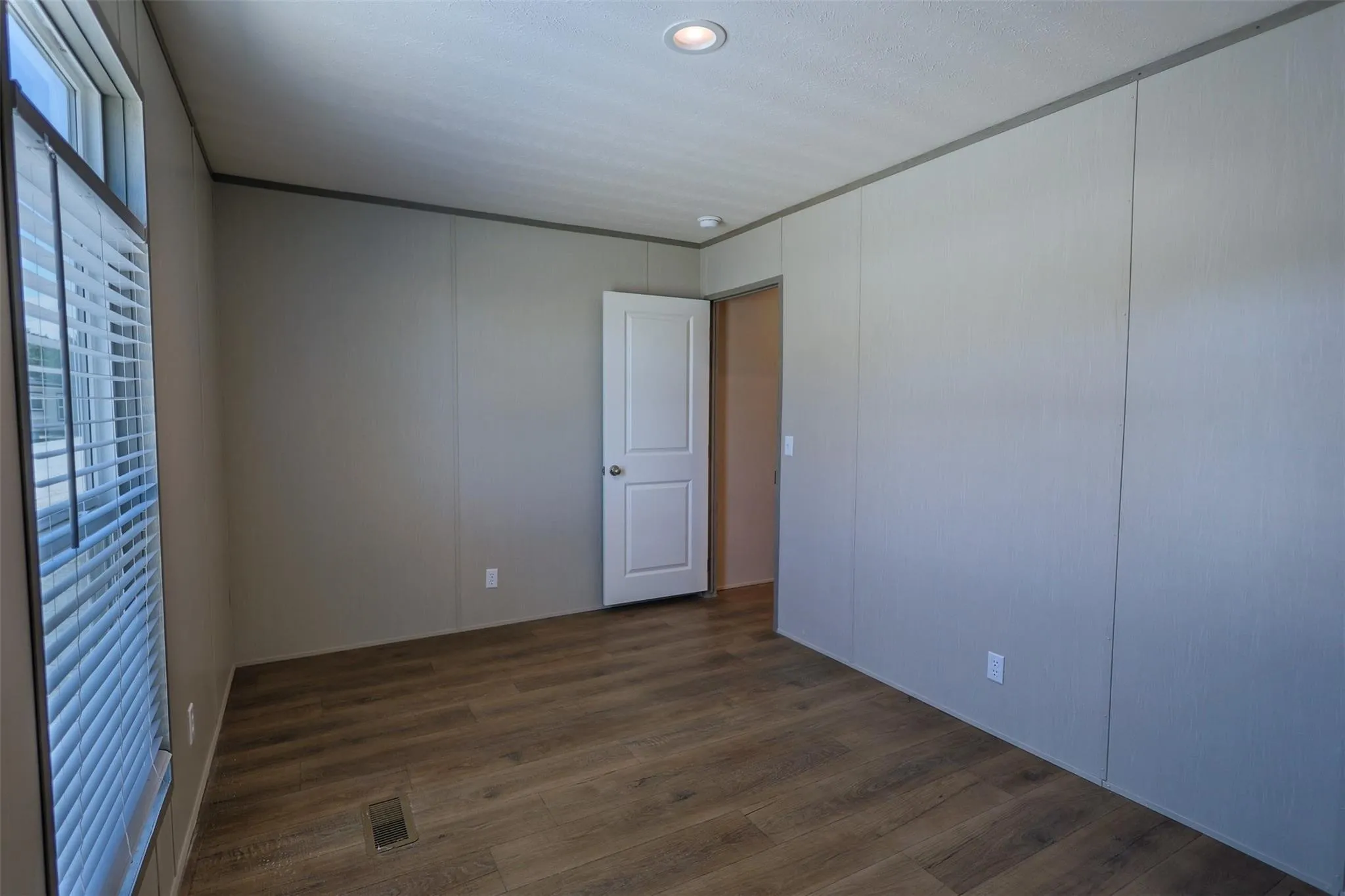 Manufactured Home For Sale in Tarrant County , 7151 Alcove Street, Azle, Texas 76020, 3 Bedroom, 2 Bathroom, Garage spaces, 1,216 Sqft, built in 2026, mls#21344479, Real Estate Agent in Azle, Homes For Sale in Tarrant county, Homes For Sale in Azle, Realtor in Azle Texas, Real Estate Brokerage Independent Realty Texas, Luminita Cordes Realtor