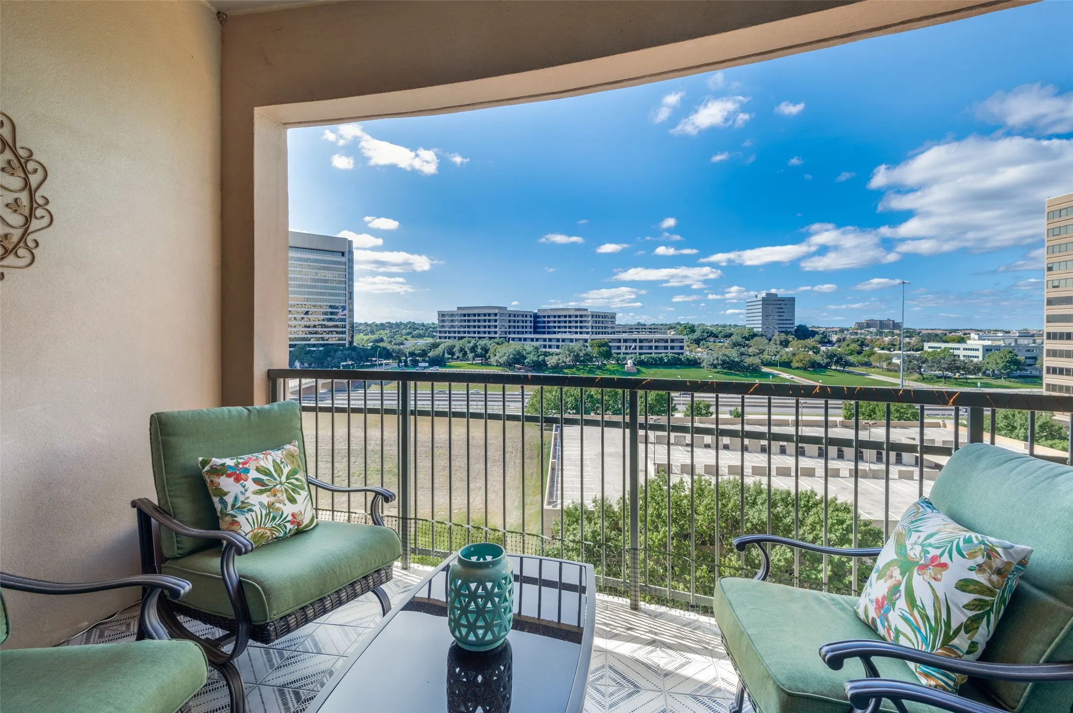 Private balcony with views of Las Colinas country club