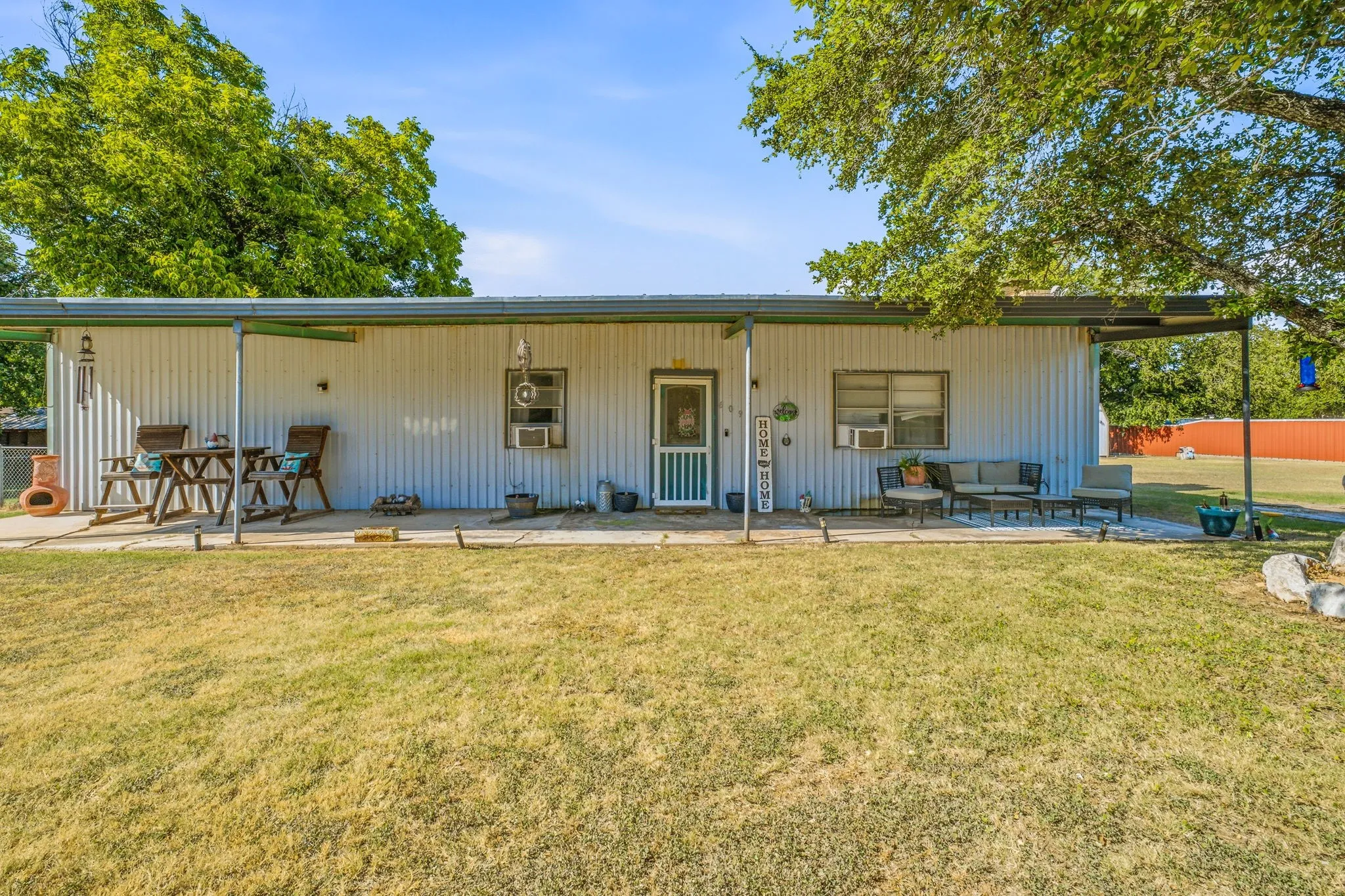 Single Family Residence For Sale in Comanche County , 609 E Labadie Avenue, De Leon, Texas 76444, 3 Bedroom, 2 Bathroom, Garage spaces, 1,568 Sqft, built in 1974, mls#21343908, Real Estate Agent in De Leon, Homes For Sale in Comanche county, Homes For Sale in De Leon, Realtor in De Leon Texas, Real Estate Brokerage Independent Realty Texas, Luminita Cordes Realtor