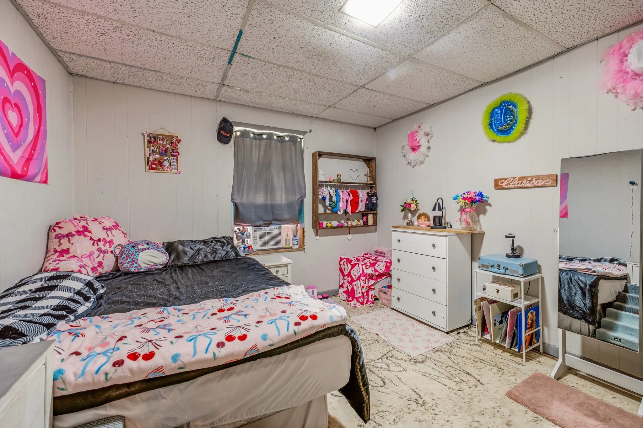 Interior room featuring light-colored walls and a drop ceiling