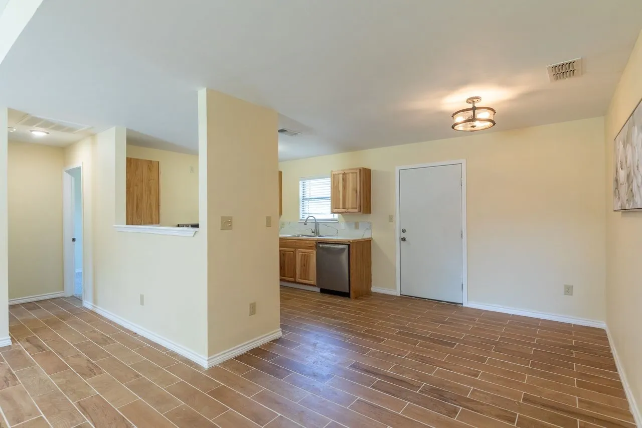 Single Family Residence For Sale in Taylor County , 2910 Wenwood Road, Abilene, Texas 79606, 3 Bedroom, 2 Bathroom, 2 Garage spaces, 1,263 Sqft, built in 2019, mls#21344855, Real Estate Agent in Abilene, Homes For Sale in Taylor county, Homes For Sale in Abilene, Realtor in Abilene Texas, Real Estate Brokerage Independent Realty Texas, Luminita Cordes Realtor