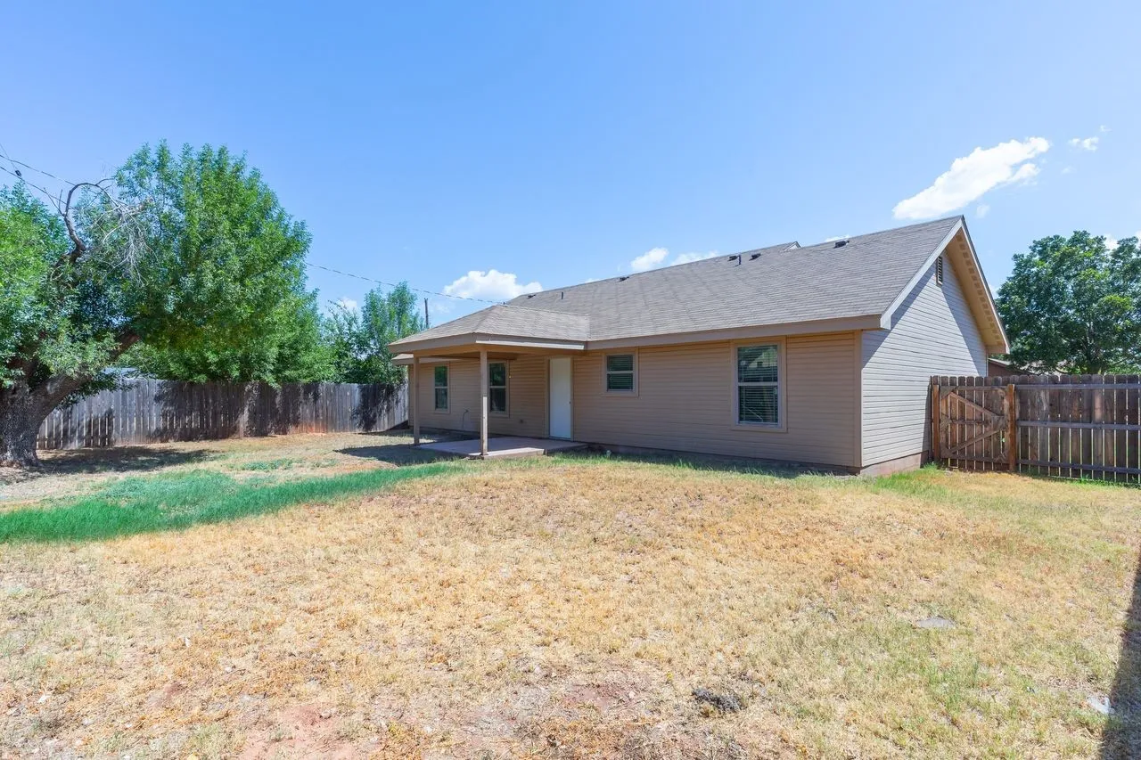 Single Family Residence For Sale in Taylor County , 2910 Wenwood Road, Abilene, Texas 79606, 3 Bedroom, 2 Bathroom, 2 Garage spaces, 1,263 Sqft, built in 2019, mls#21344855, Real Estate Agent in Abilene, Homes For Sale in Taylor county, Homes For Sale in Abilene, Realtor in Abilene Texas, Real Estate Brokerage Independent Realty Texas, Luminita Cordes Realtor