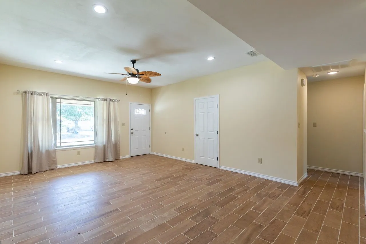 Single Family Residence For Sale in Taylor County , 2910 Wenwood Road, Abilene, Texas 79606, 3 Bedroom, 2 Bathroom, 2 Garage spaces, 1,263 Sqft, built in 2019, mls#21344855, Real Estate Agent in Abilene, Homes For Sale in Taylor county, Homes For Sale in Abilene, Realtor in Abilene Texas, Real Estate Brokerage Independent Realty Texas, Luminita Cordes Realtor